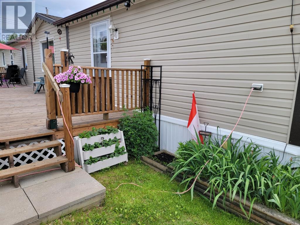 207 4a Street, Fox Creek, Alberta  T0H 1P0 - Photo 4 - A2203376