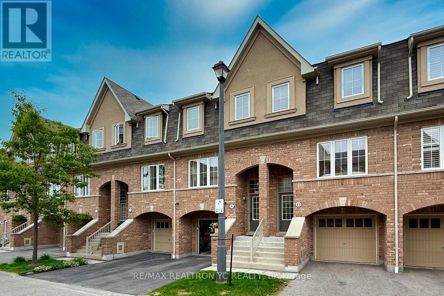 11 Reevesmere Lane, Ajax, Ontario  L1Z 0L3 - Photo 2 - E12209552
