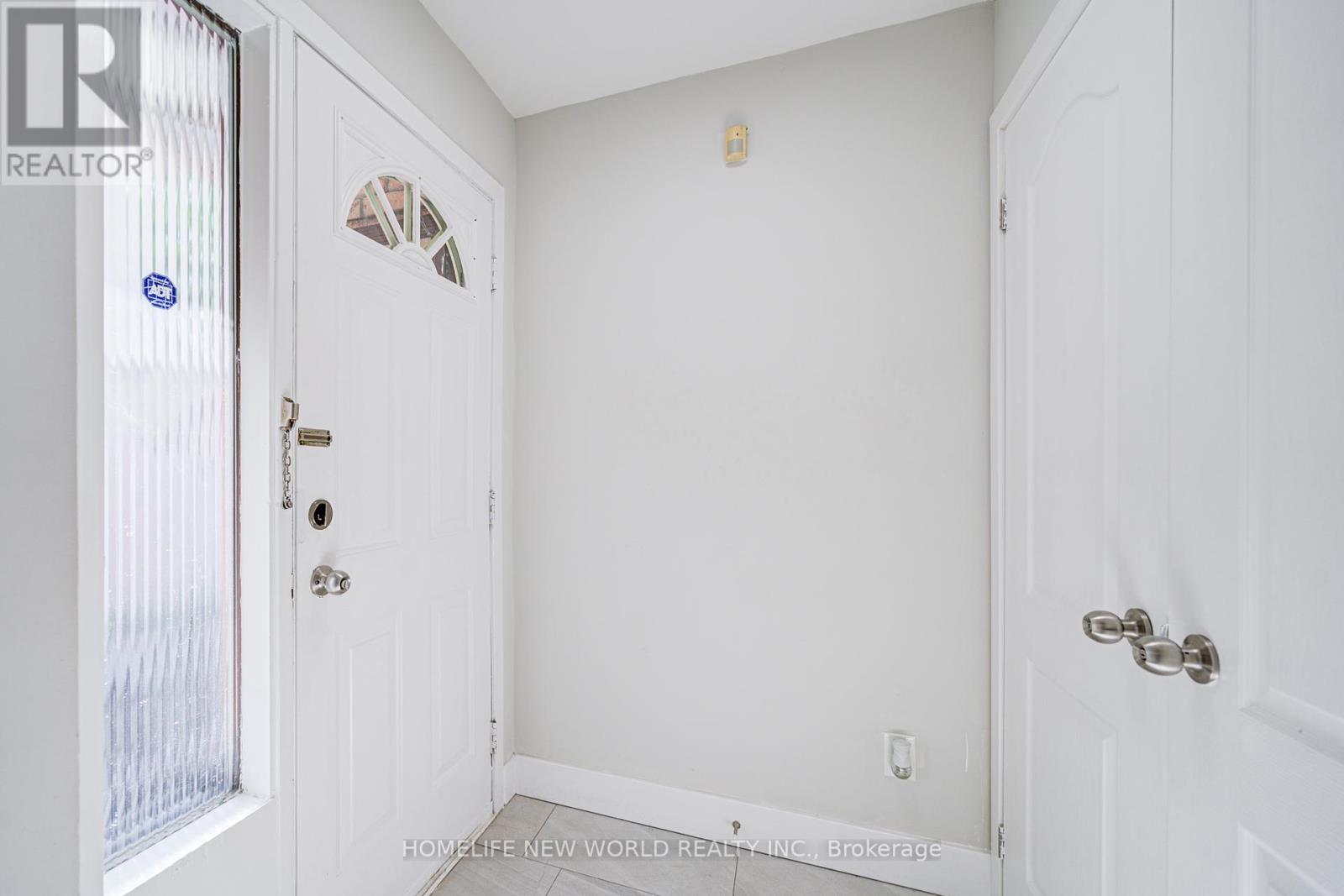 29 Puma Drive, Toronto (L'amoreaux), Ontario  M1V 1J7 - Photo 4 - E12209697