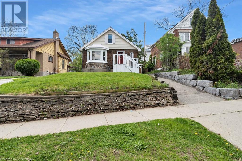 11 Spadina Road E, Kitchener, Ontario  N2M 3X2 - Photo 2 - 40739528