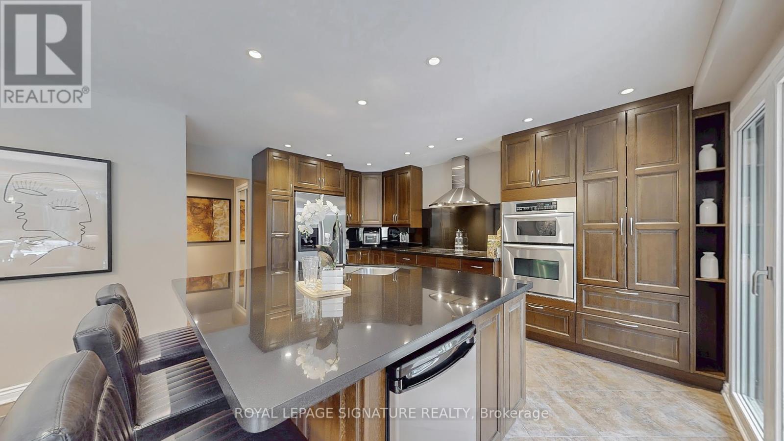 6 Harlowe Court, Whitby, Ontario  L1N 6V3 - Photo 10 - E12209385