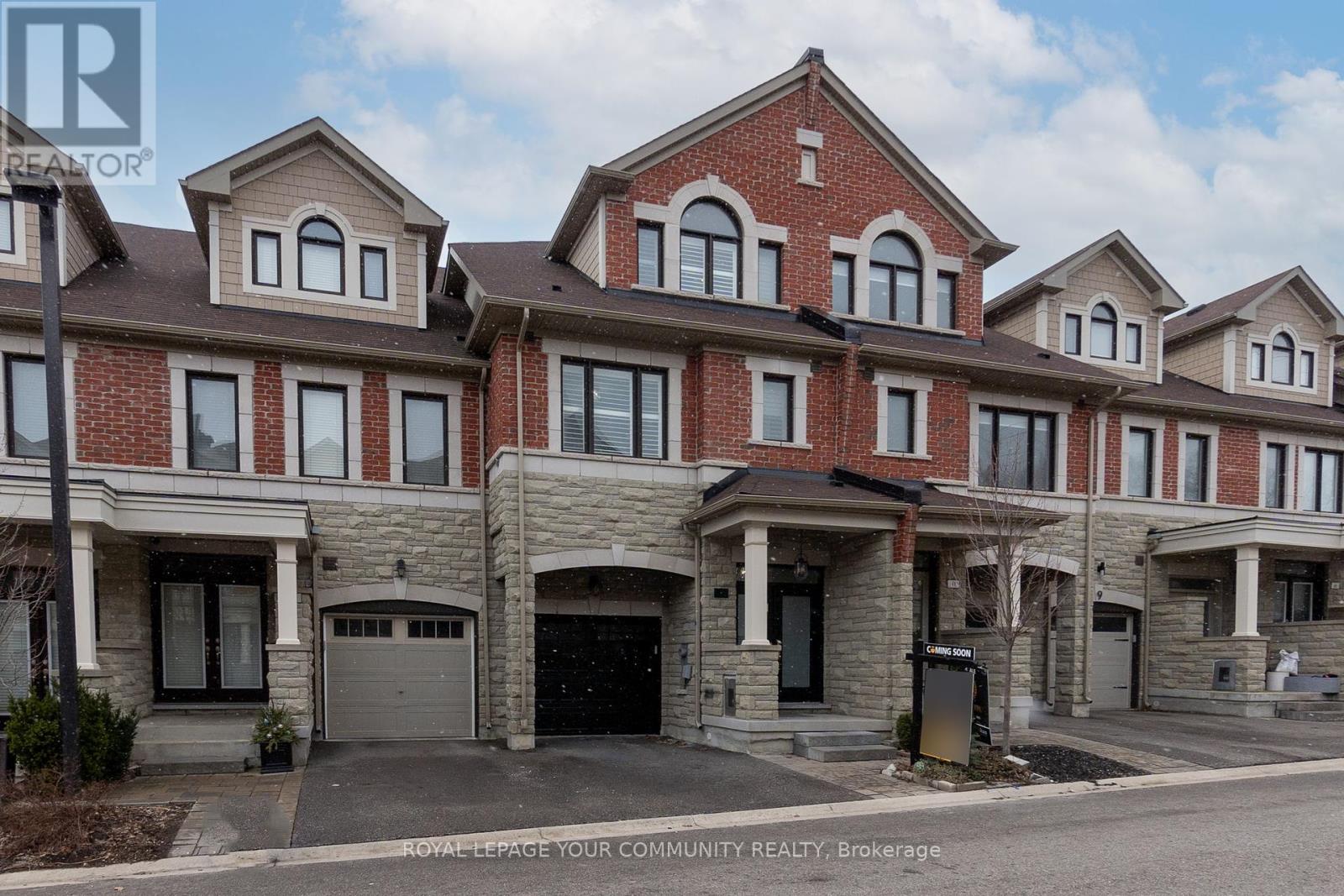 15 Hiawatha Court, Vaughan, Ontario  L4L 0J2 - Photo 2 - N12209380
