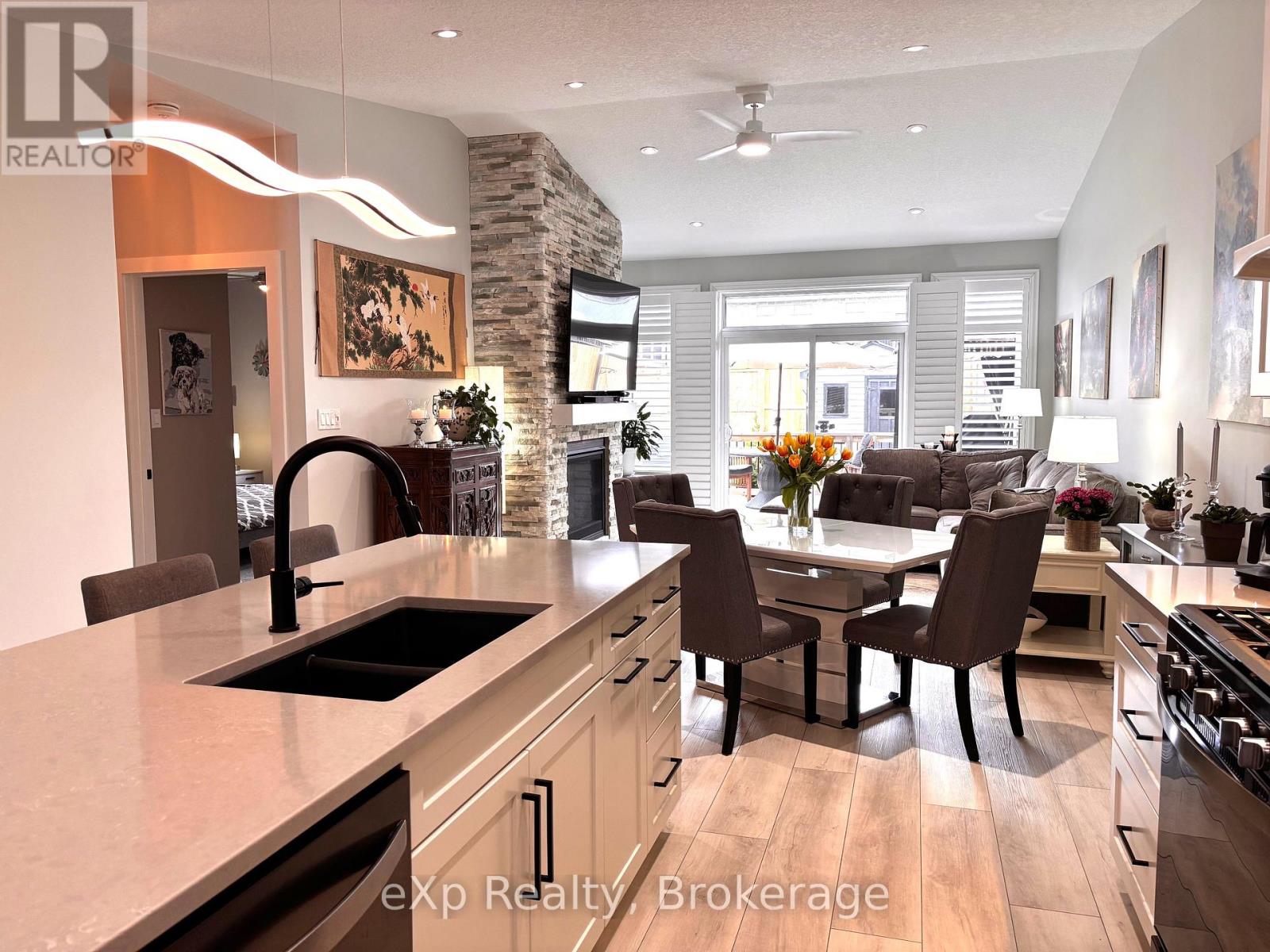 115 Irishwood Lane, Brockton, Ontario  N0G 2V0 - Photo 16 - X12129469