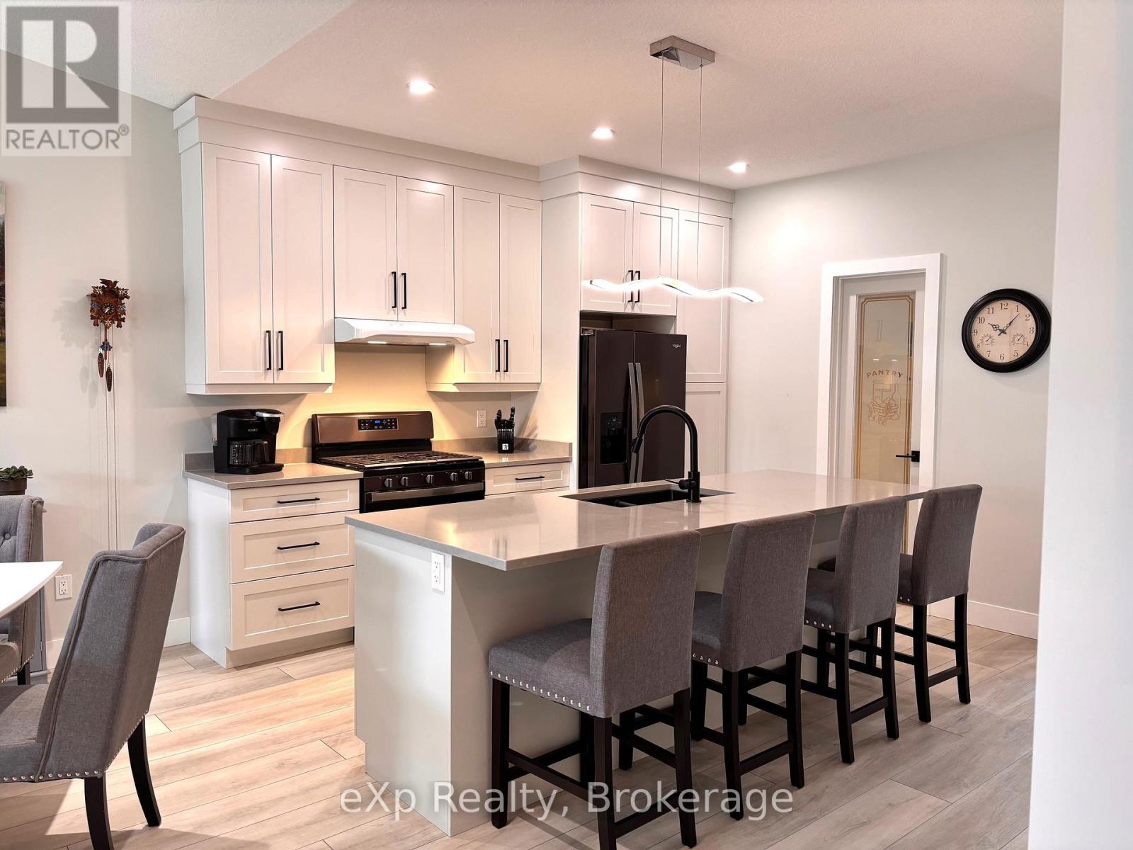 115 Irishwood Lane, Brockton, Ontario  N0G 2V0 - Photo 17 - X12129469