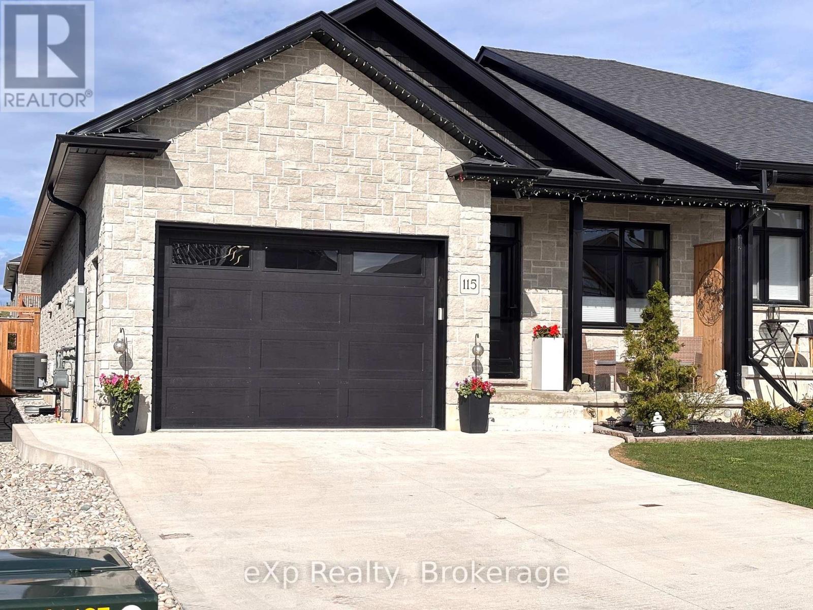 115 Irishwood Lane, Brockton, Ontario  N0G 2V0 - Photo 3 - X12129469