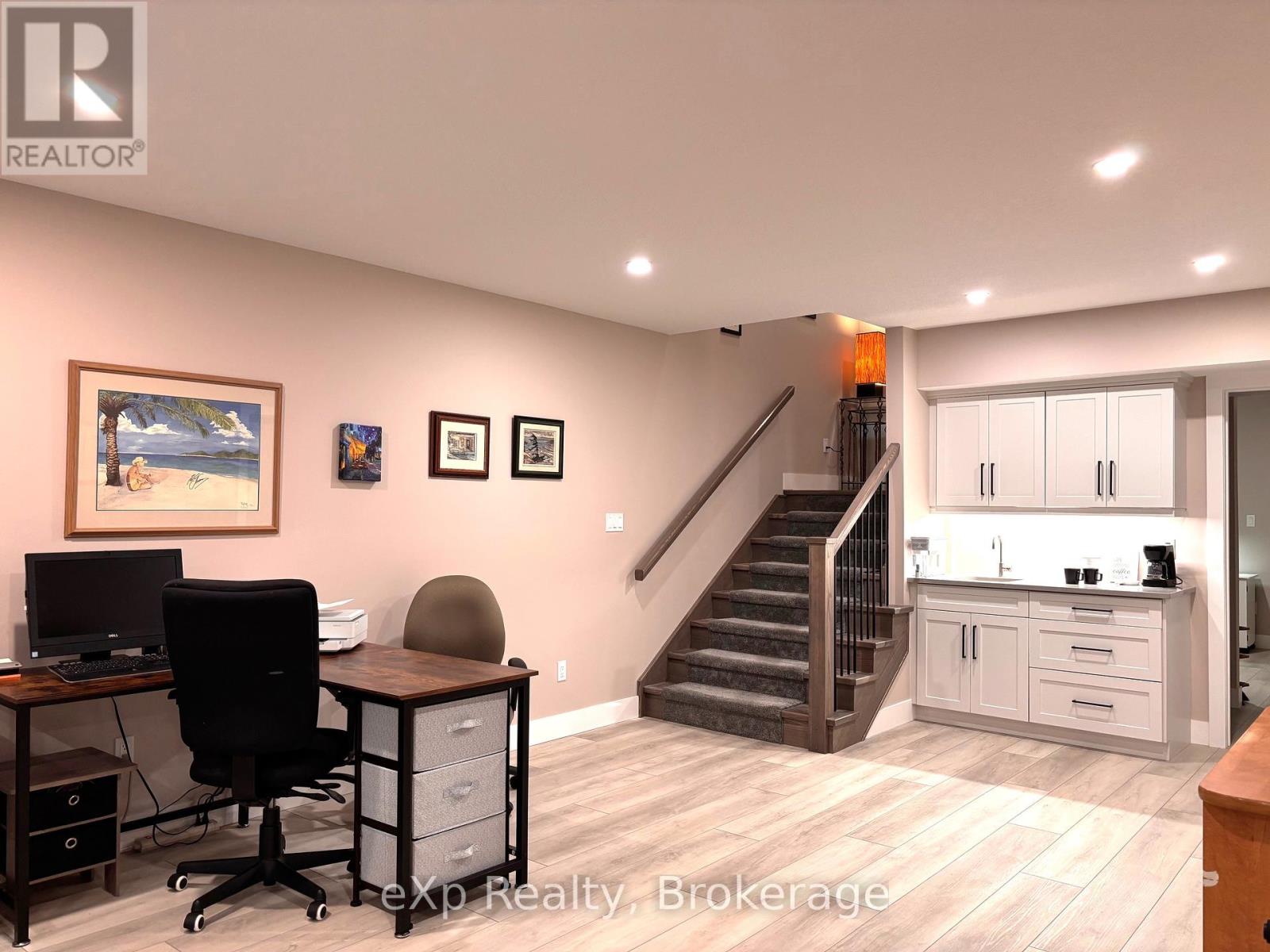 115 Irishwood Lane, Brockton, Ontario  N0G 2V0 - Photo 40 - X12129469