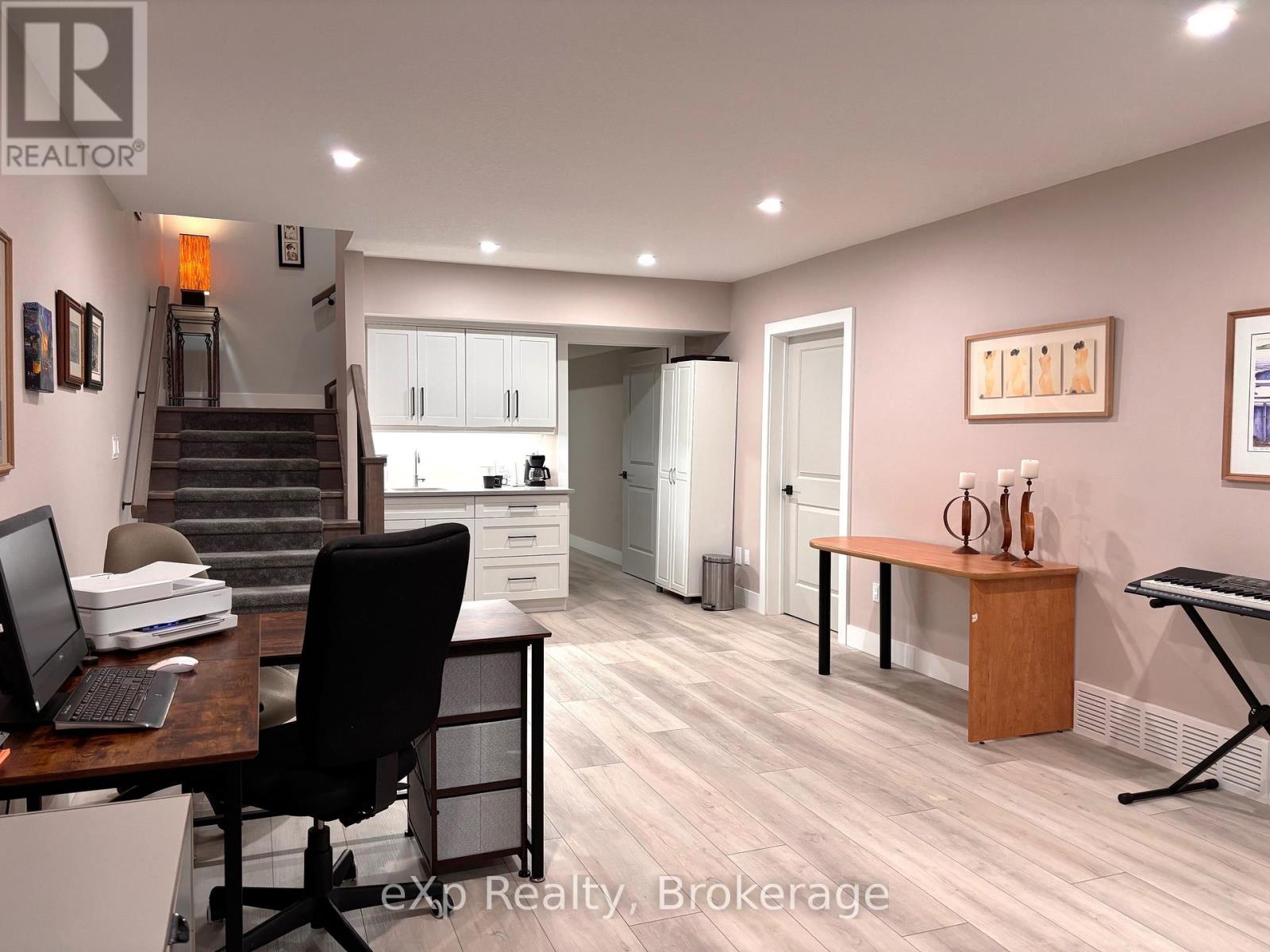 115 Irishwood Lane, Brockton, Ontario  N0G 2V0 - Photo 39 - X12129469