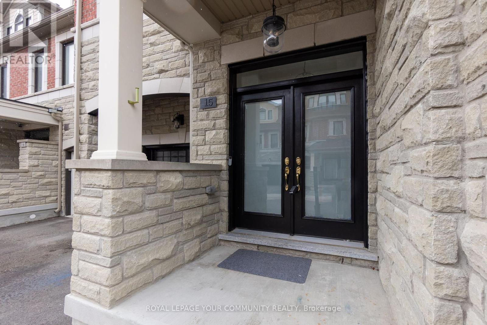 15 Hiawatha Court, Vaughan, Ontario  L4L 0J2 - Photo 4 - N12209380