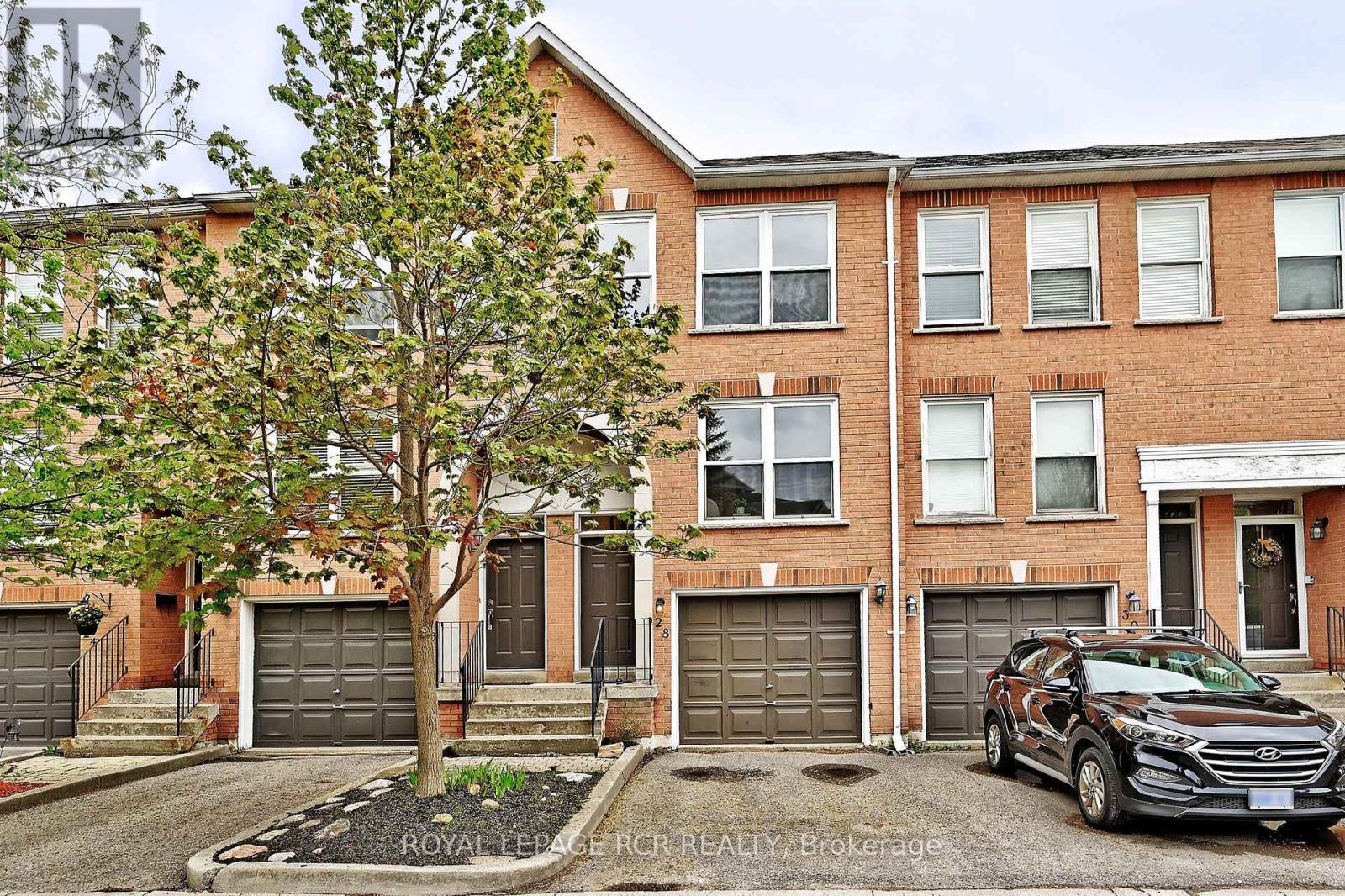 28 WYATT LANE, Aurora, Ontario