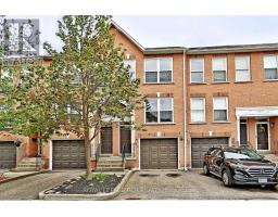 28 WYATT LANE, Aurora, Ontario