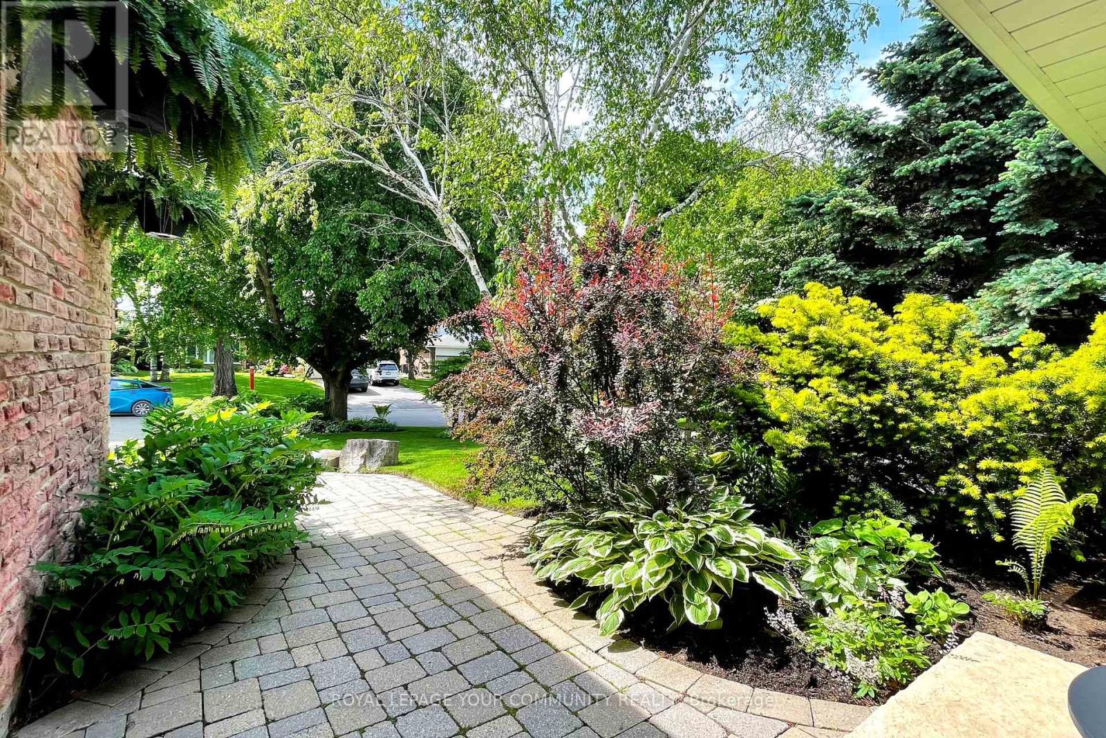 10 Banquo Road, Markham (Royal Orchard), Ontario  L3T 3H1 - Photo 4 - N12209628