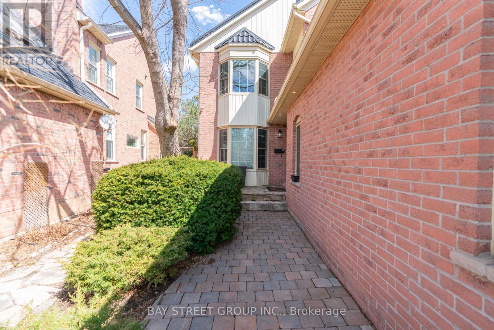40 Woodmans Chart, Markham (Unionville), Ontario  L3R 6K7 - Photo 2 - N12209760