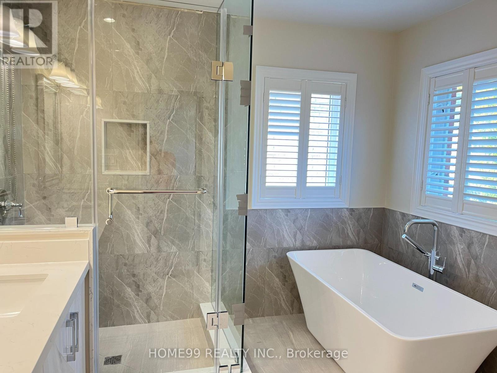 140 Jefferson Forest Drive, Richmond Hill, Ontario  L4E 4J8 - Photo 10 - N12209847