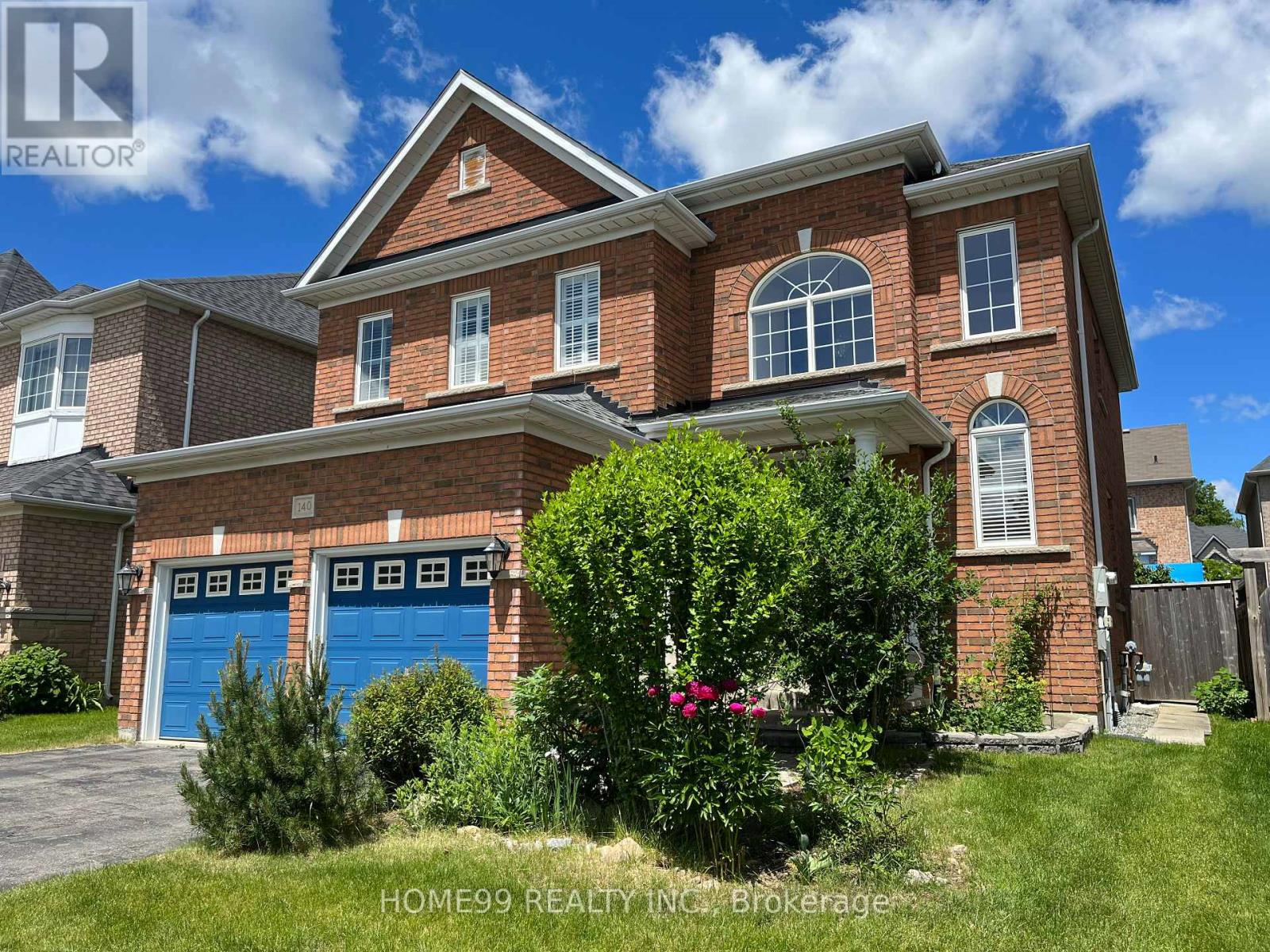 140 Jefferson Forest Drive, Richmond Hill, Ontario  L4E 4J8 - Photo 2 - N12209847