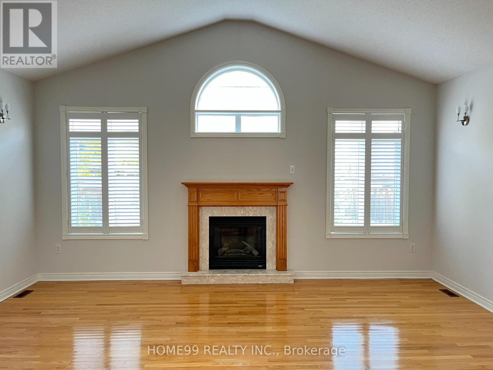 140 Jefferson Forest Drive, Richmond Hill, Ontario  L4E 4J8 - Photo 3 - N12209847