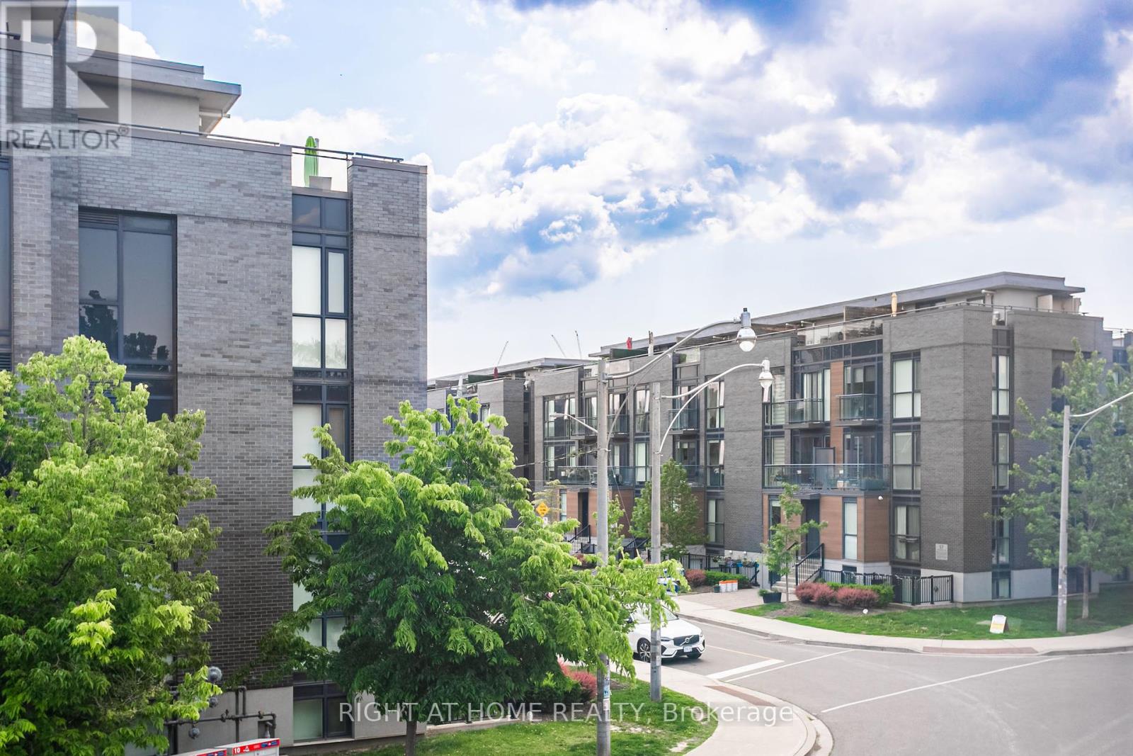 2nd Floor - 34 Sousa Mendes Street, Toronto, Ontario  M6P 3Z5 - Photo 8 - W12208698