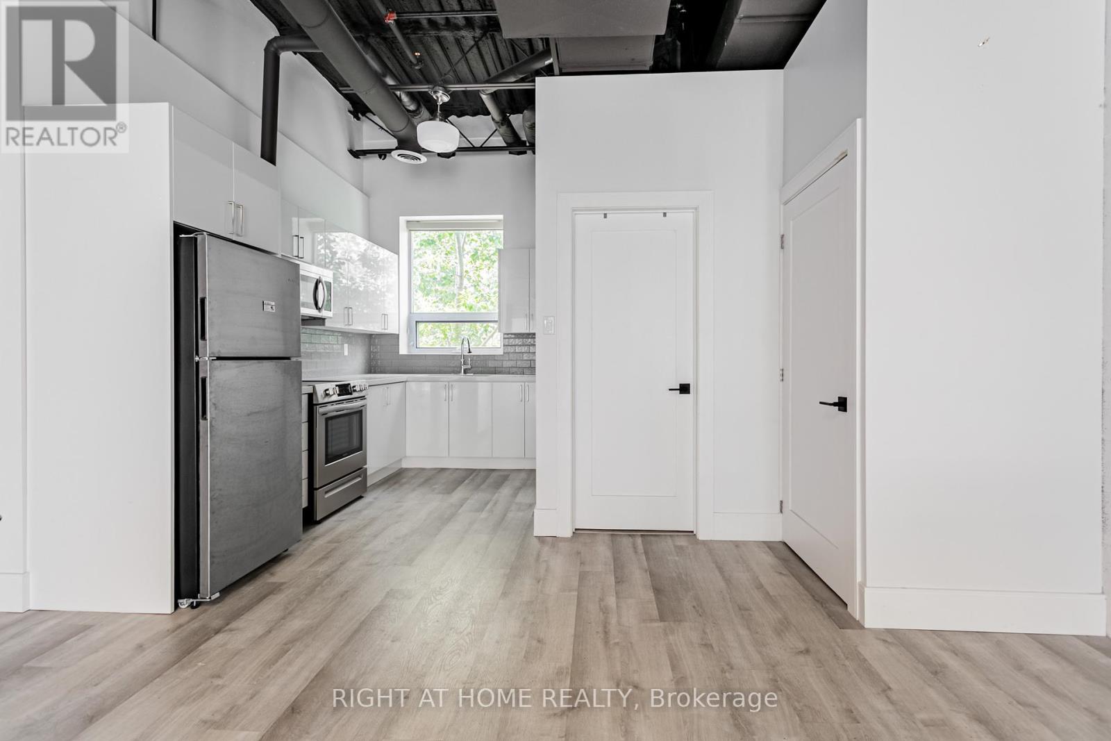 2nd Floor - 34 Sousa Mendes Street, Toronto, Ontario  M6P 3Z5 - Photo 13 - W12208698