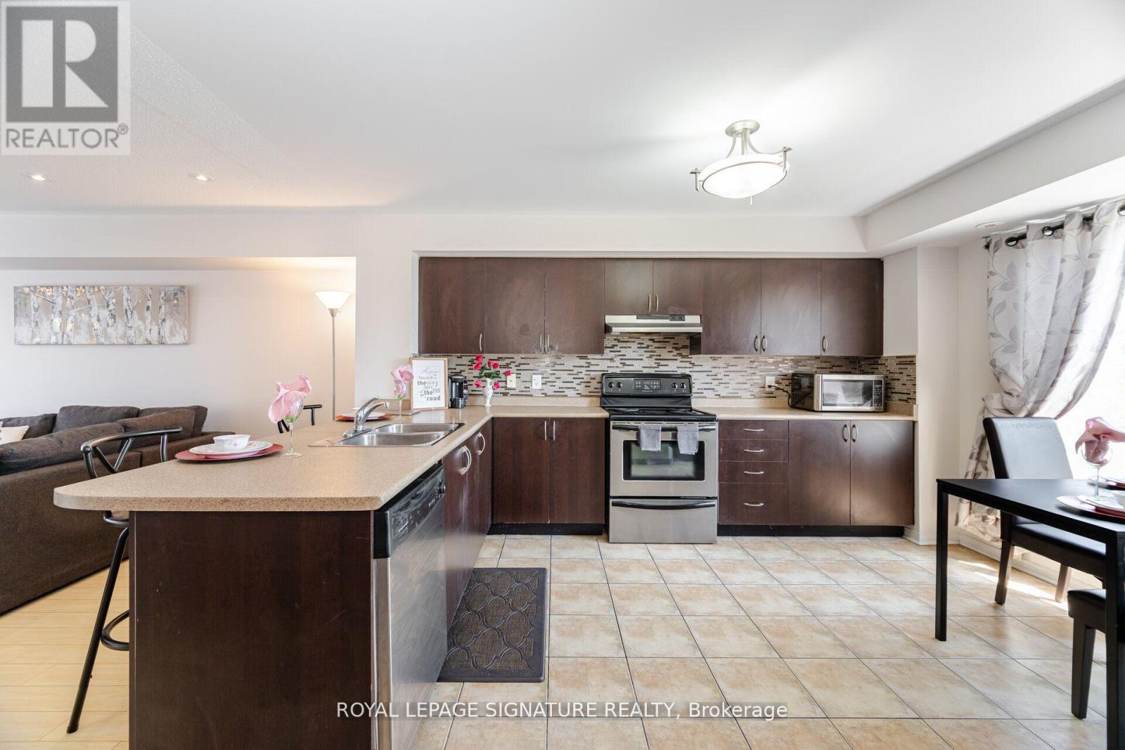 3 - 4855 Half Moon Grove, Mississauga, Ontario  L5M 8C7 - Photo 2 - W12209381
