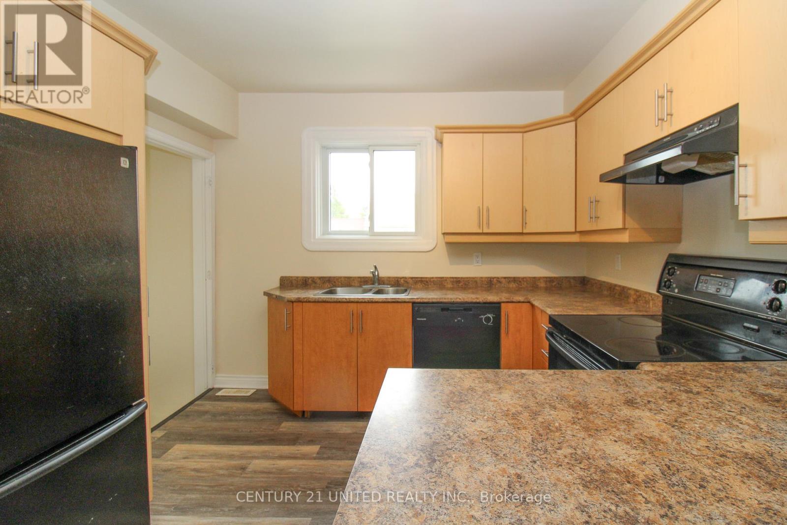96 Montgomery Street, Peterborough South, Ontario  K9J 1W9 - Photo 11 - X12209946