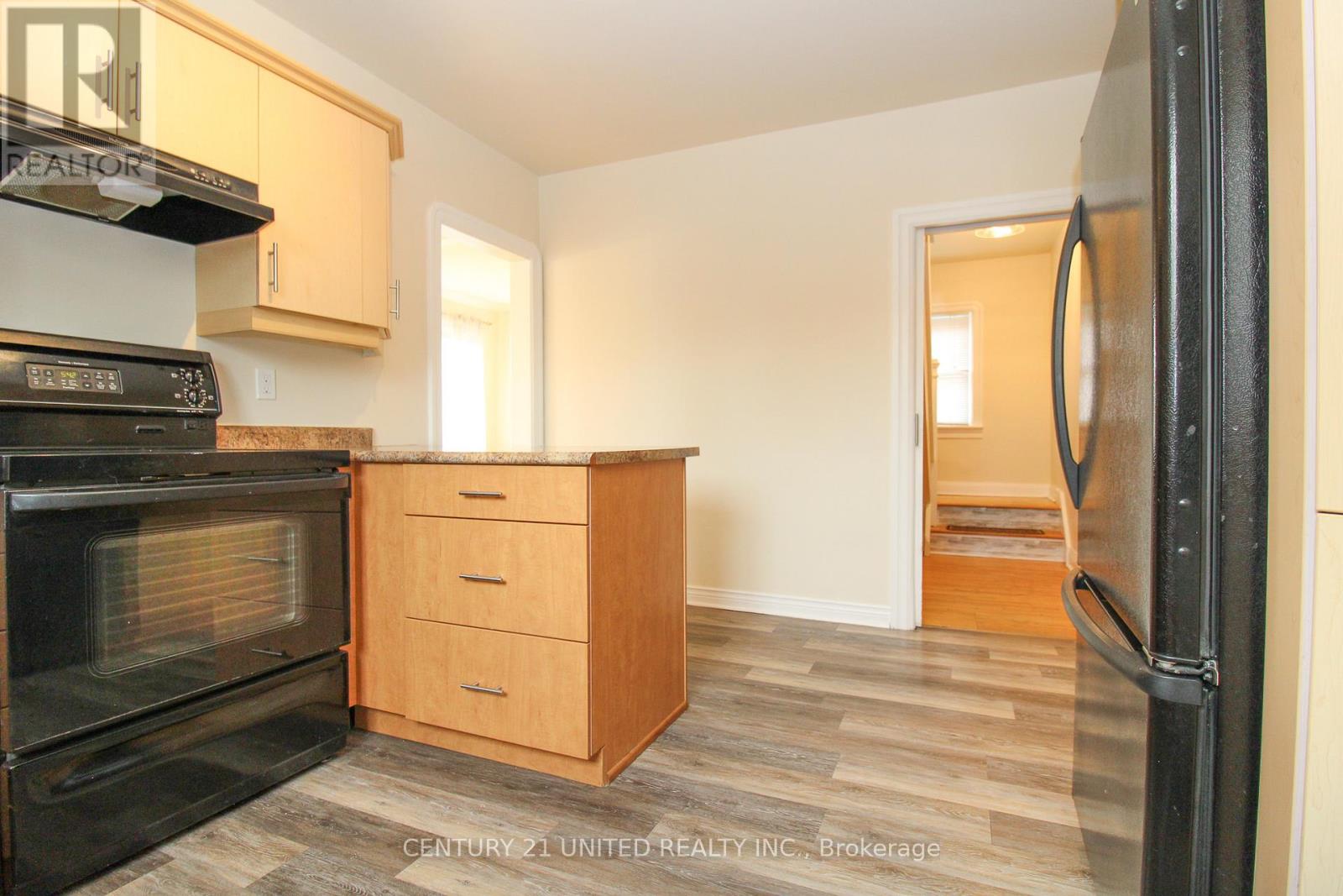 96 Montgomery Street, Peterborough South, Ontario  K9J 1W9 - Photo 12 - X12209946