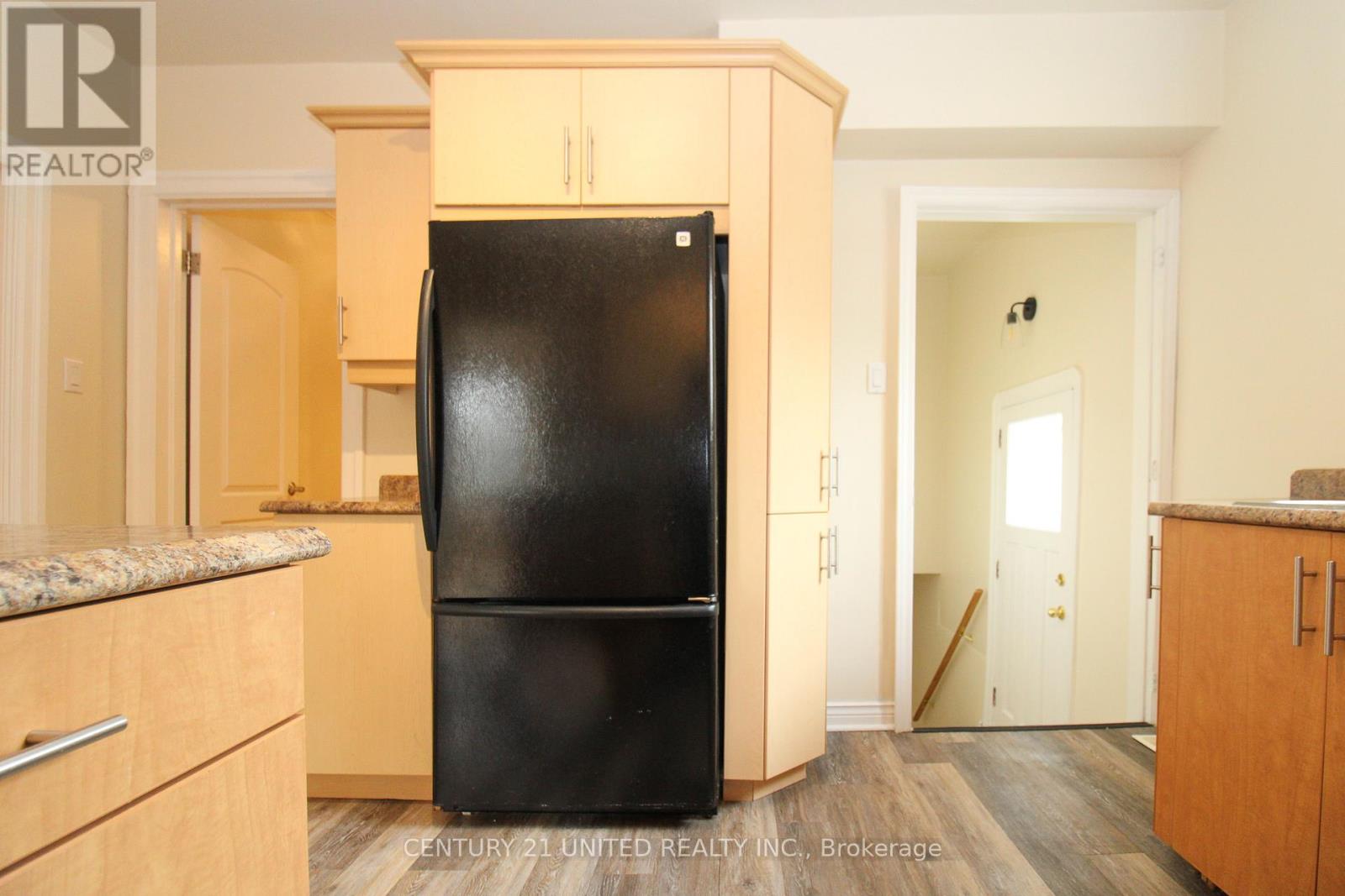 96 Montgomery Street, Peterborough South, Ontario  K9J 1W9 - Photo 13 - X12209946