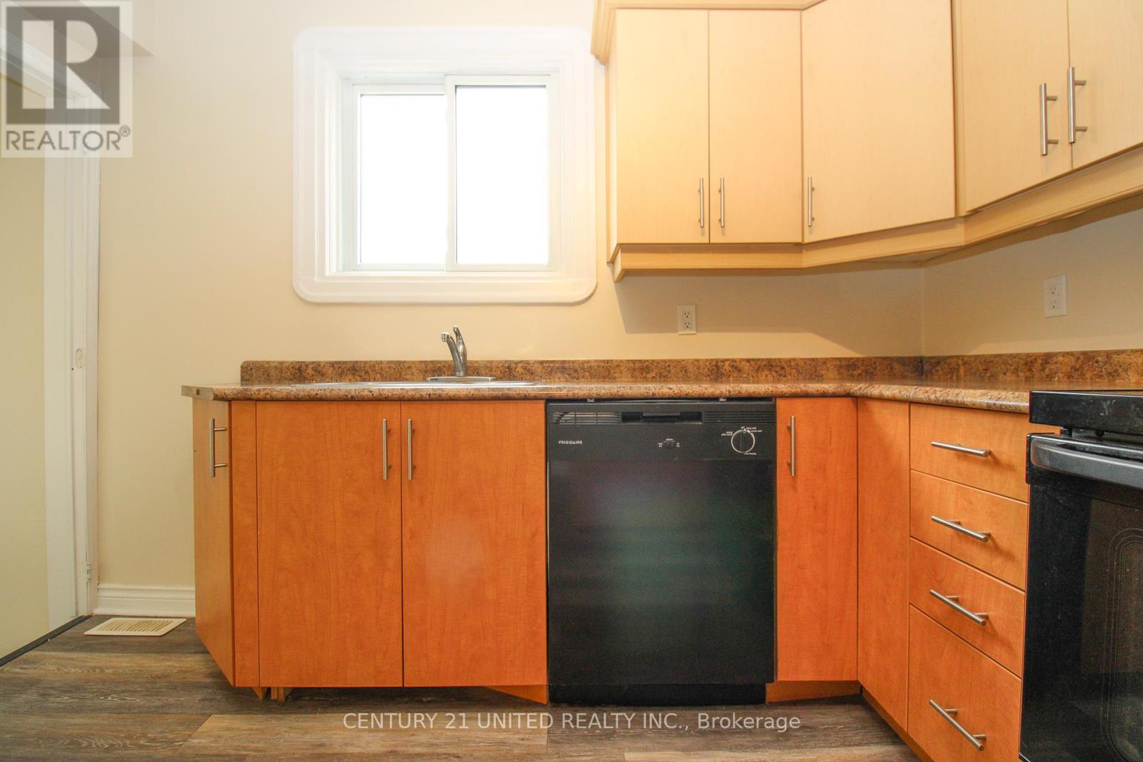 96 Montgomery Street, Peterborough South, Ontario  K9J 1W9 - Photo 14 - X12209946