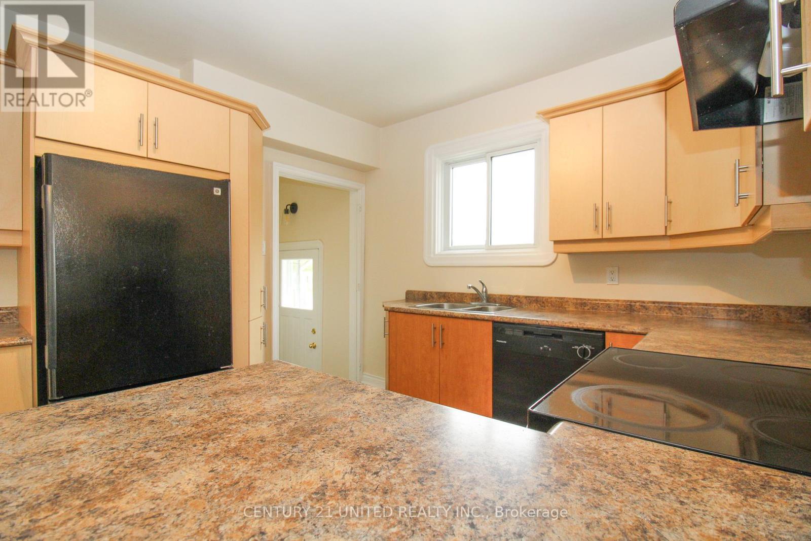 96 Montgomery Street, Peterborough South, Ontario  K9J 1W9 - Photo 15 - X12209946