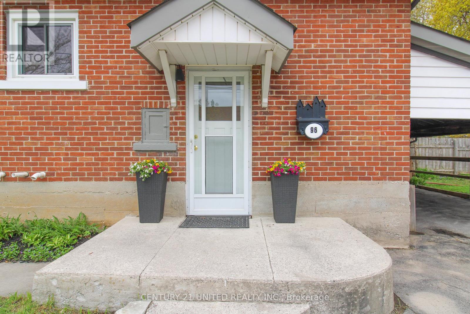 96 Montgomery Street, Peterborough South, Ontario  K9J 1W9 - Photo 4 - X12209946
