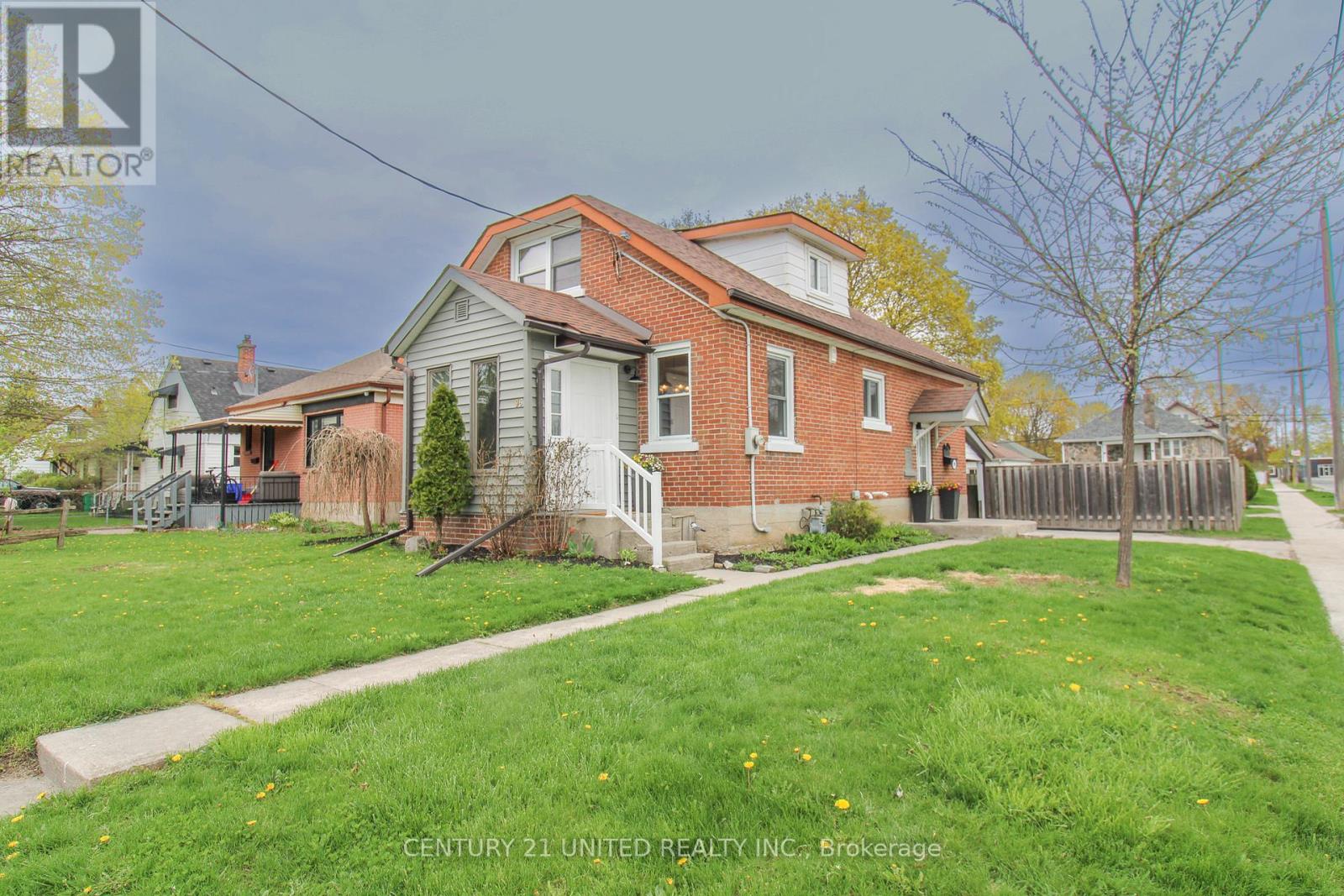 96 Montgomery Street, Peterborough South, Ontario  K9J 1W9 - Photo 5 - X12209946