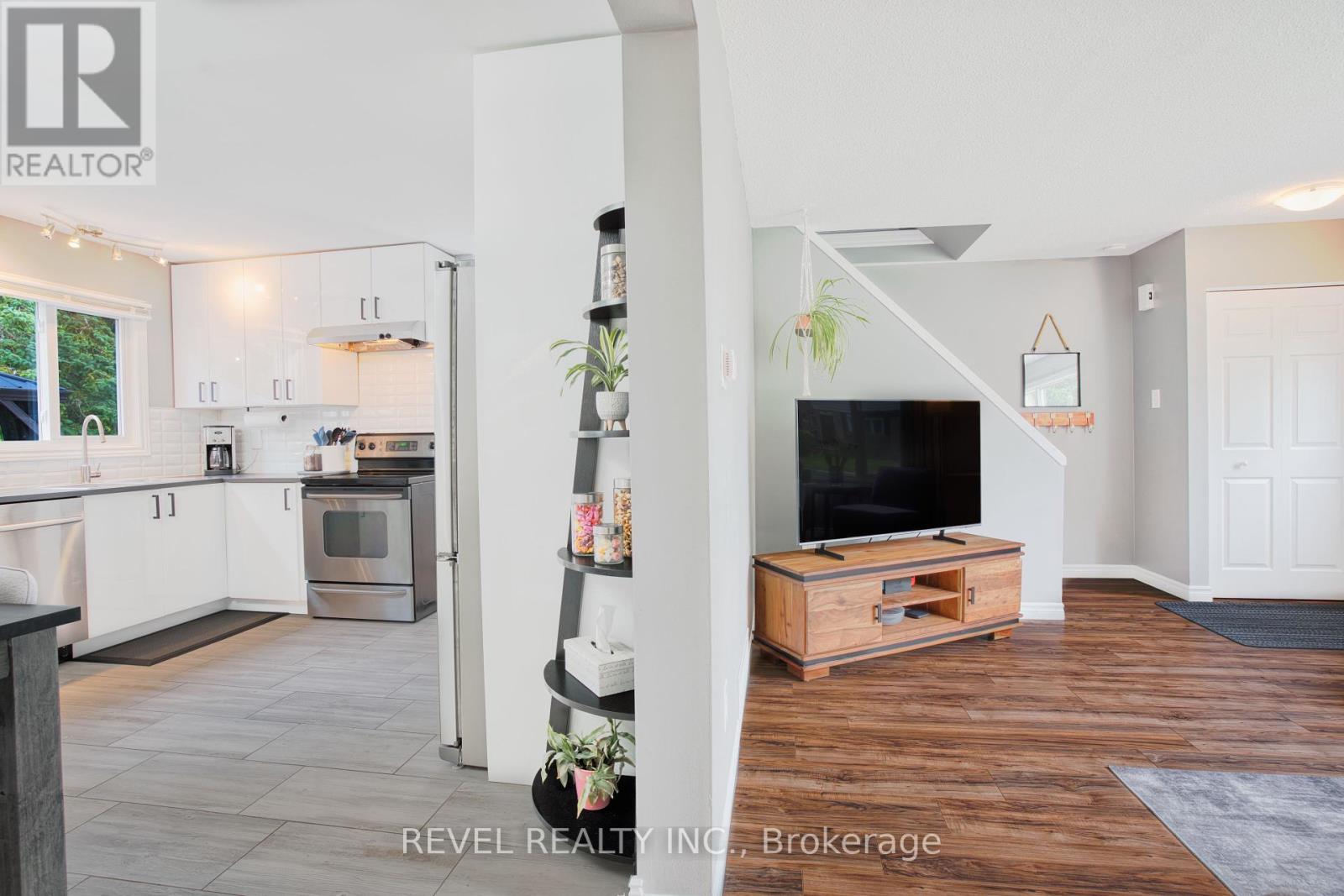 226 Brunswick Crescent, London North (North I), Ontario  N6G 3L2 - Photo 11 - X12209878
