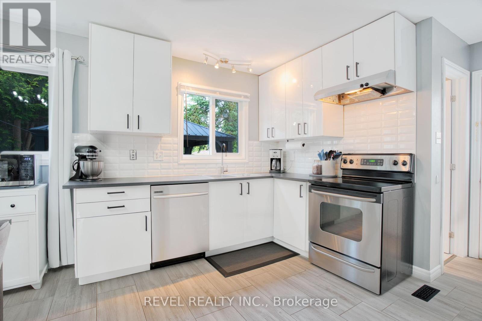 226 Brunswick Crescent, London North (North I), Ontario  N6G 3L2 - Photo 17 - X12209878