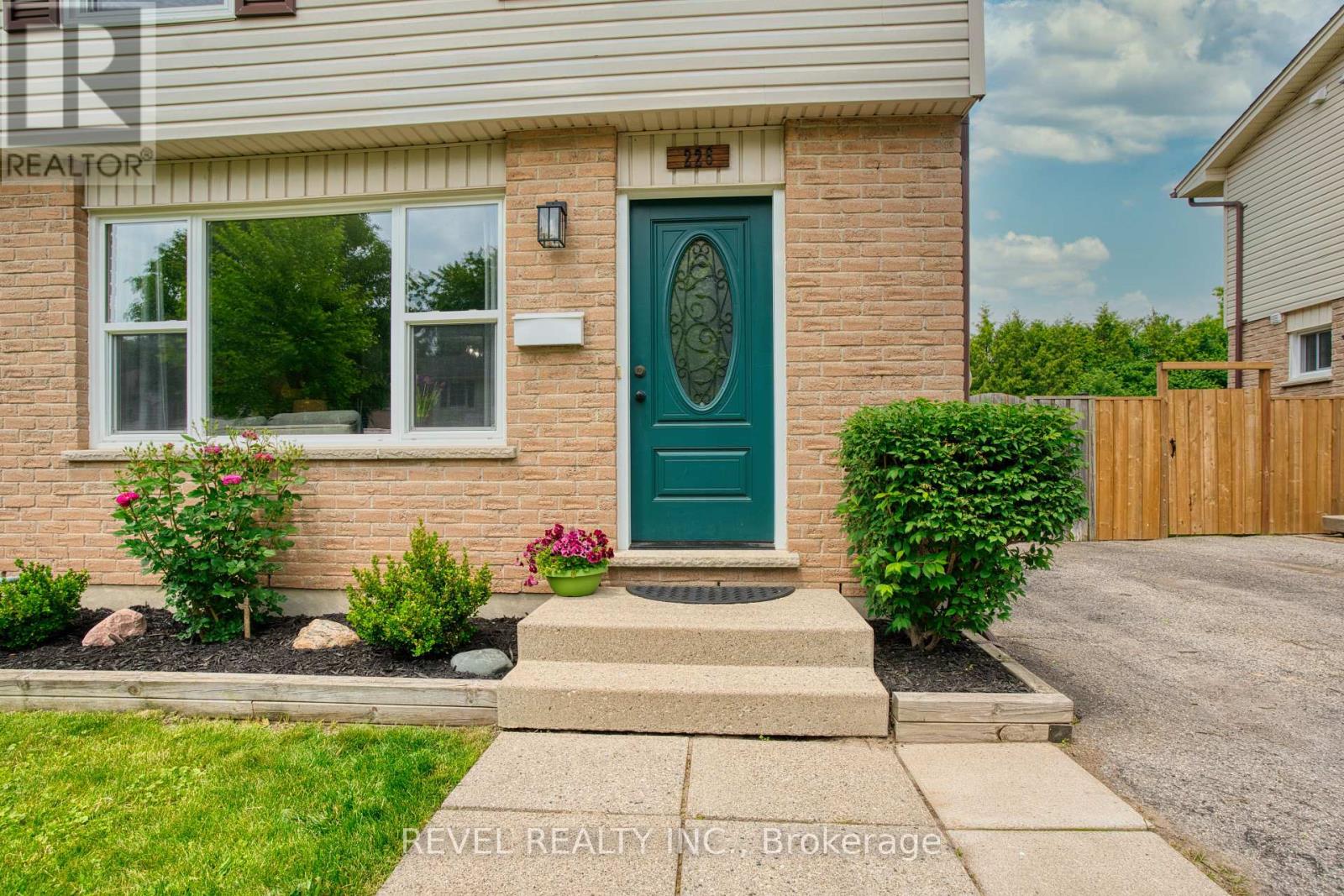 226 Brunswick Crescent, London North (North I), Ontario  N6G 3L2 - Photo 2 - X12209878