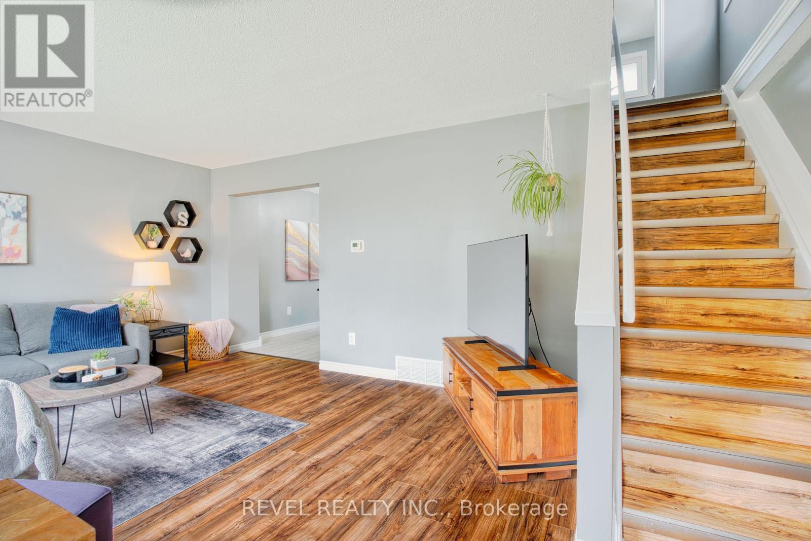 226 Brunswick Crescent, London North (North I), Ontario  N6G 3L2 - Photo 4 - X12209878