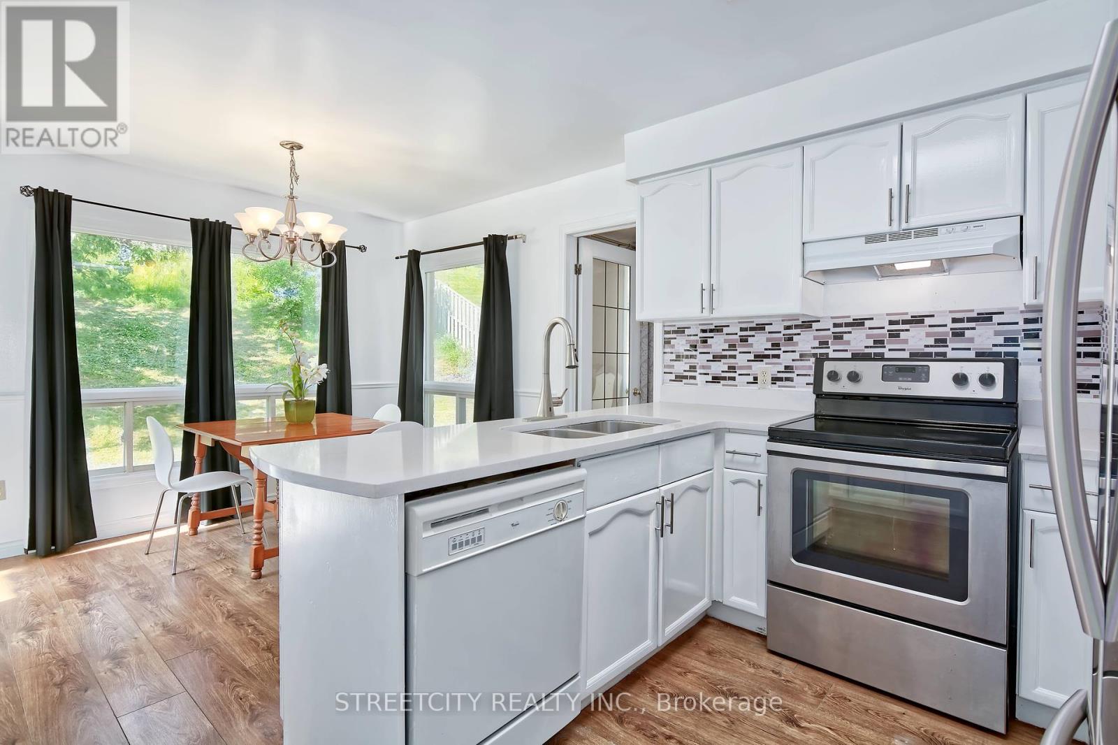 42 Laurel Street, London North (North M), Ontario  N6H 4W4 - Photo 10 - X12209918