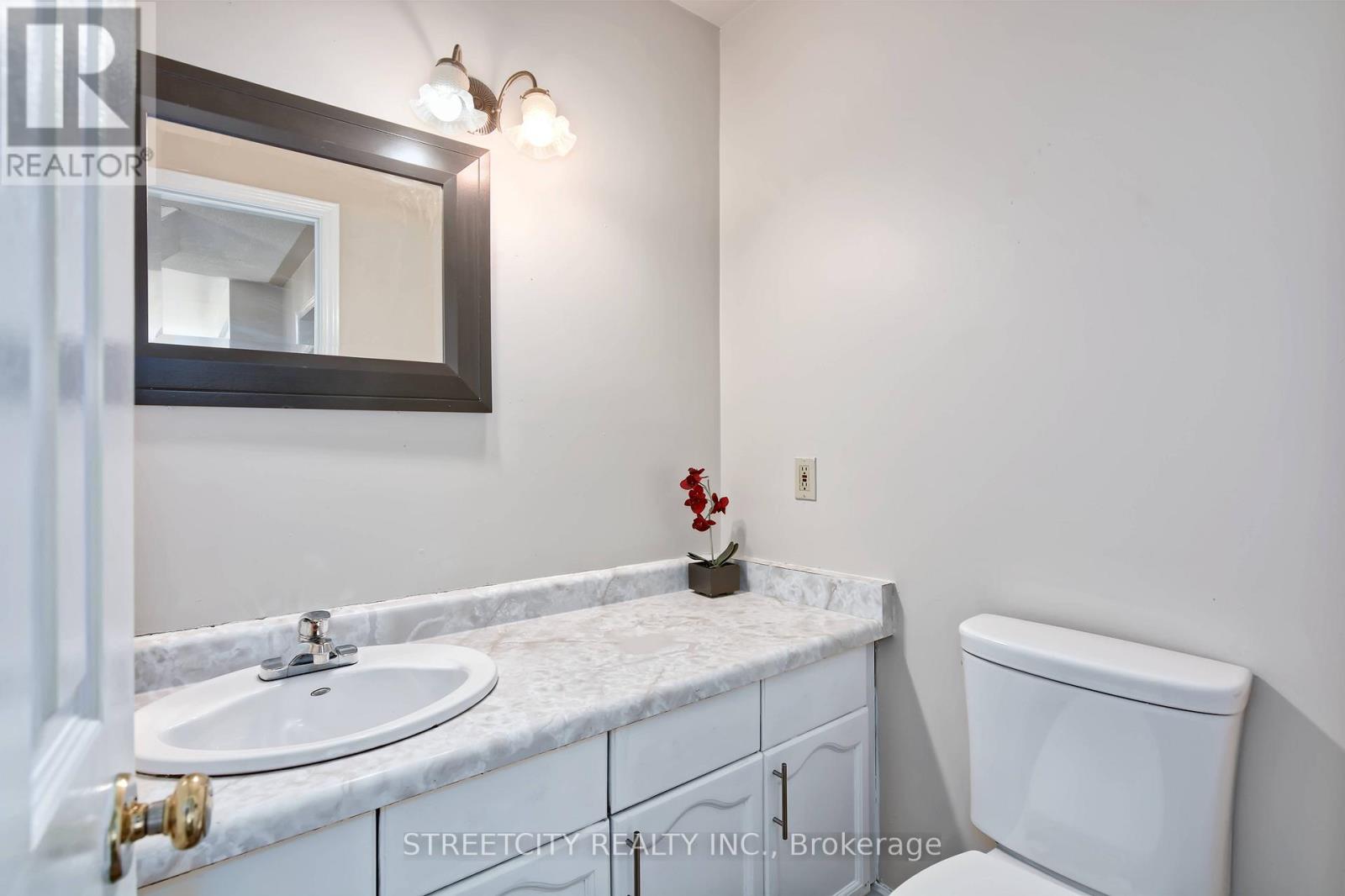 42 Laurel Street, London North (North M), Ontario  N6H 4W4 - Photo 15 - X12209918