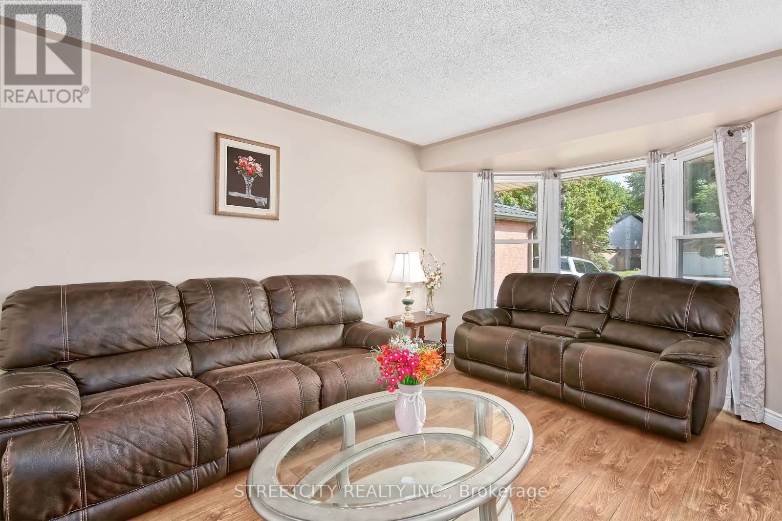 42 Laurel Street, London North (North M), Ontario  N6H 4W4 - Photo 6 - X12209918