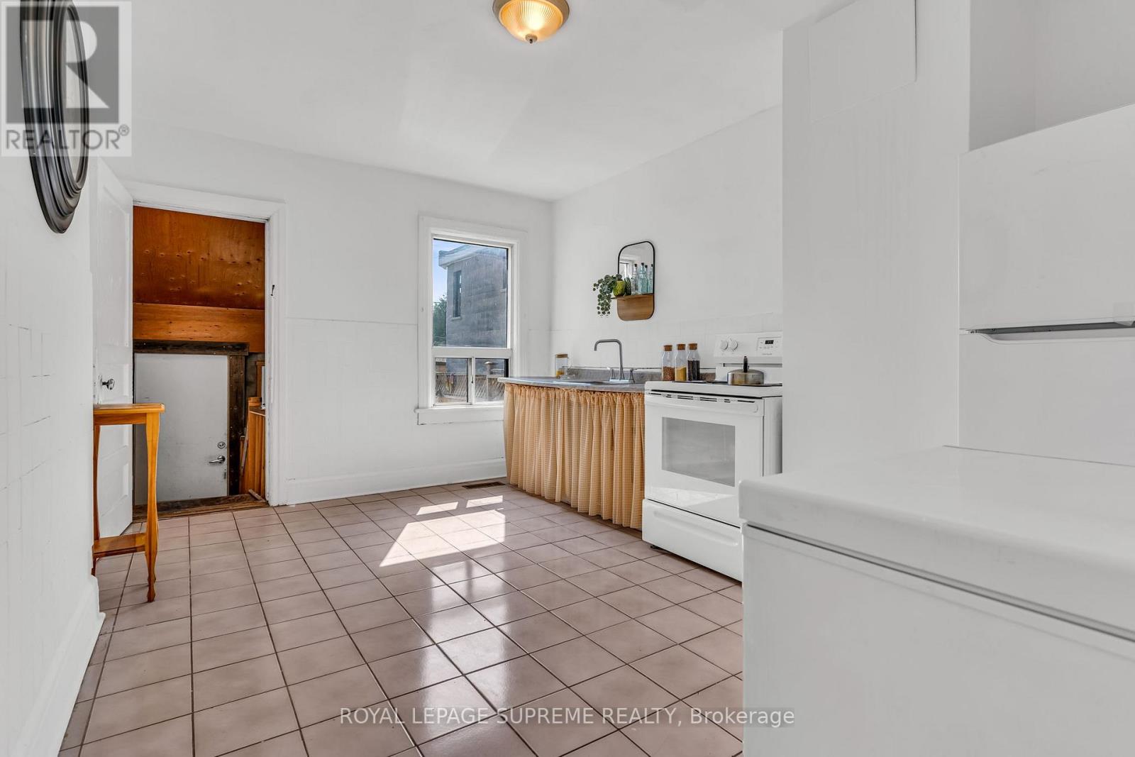 191 Emerson Avenue, Toronto, Ontario  M6H 3T7 - Photo 10 - W12209587
