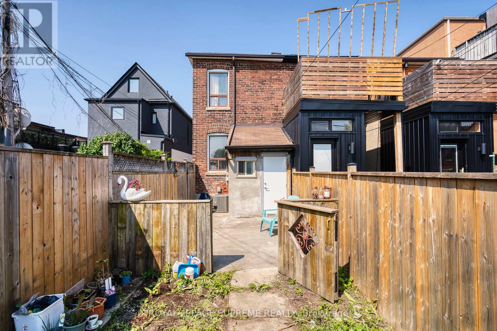 191 Emerson Avenue, Toronto, Ontario  M6H 3T7 - Photo 17 - W12209587