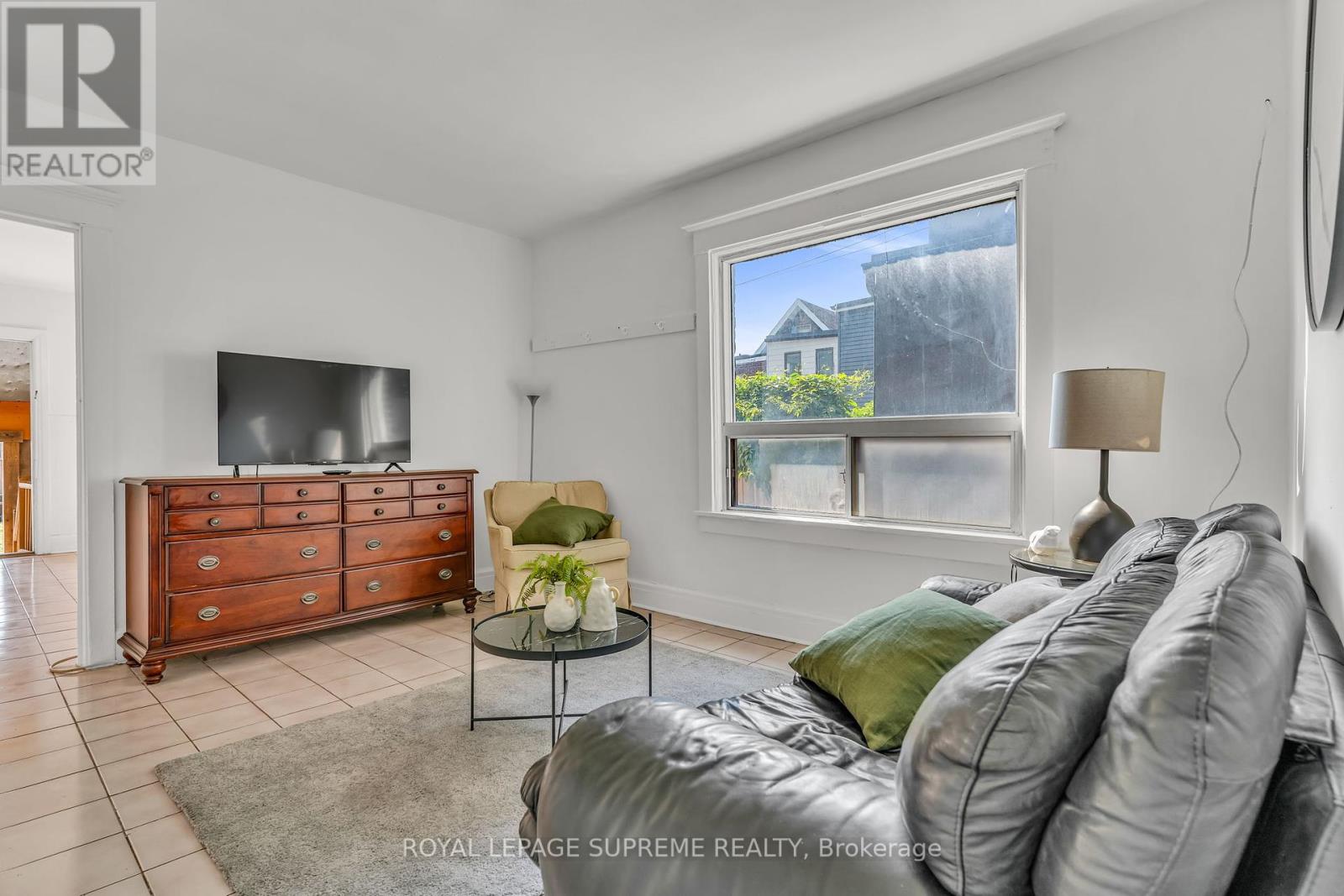 191 Emerson Avenue, Toronto, Ontario  M6H 3T7 - Photo 7 - W12209587