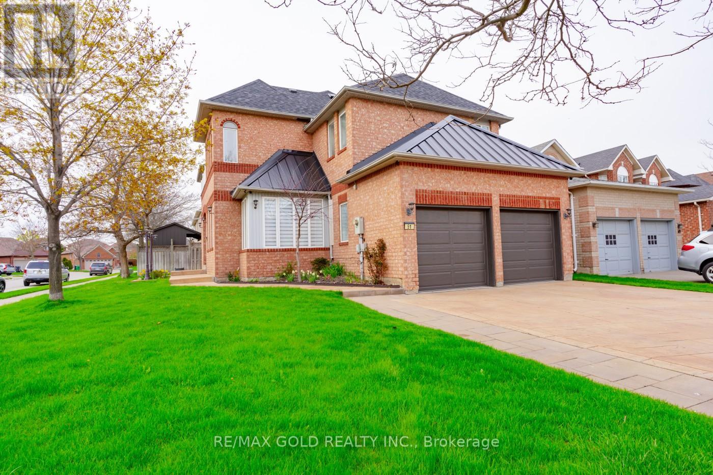 51 PEBBLESTONE CIRCLE, Brampton, Ontario