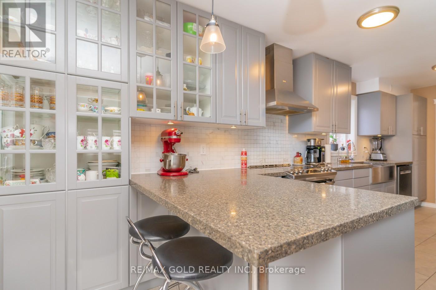 51 Pebblestone Circle, Brampton (Brampton West), Ontario  L6X 4N2 - Photo 12 - W12209619