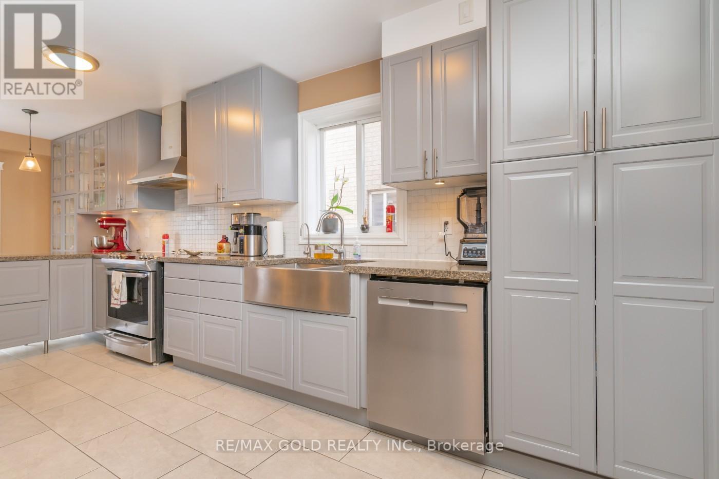 51 Pebblestone Circle, Brampton (Brampton West), Ontario  L6X 4N2 - Photo 14 - W12209619