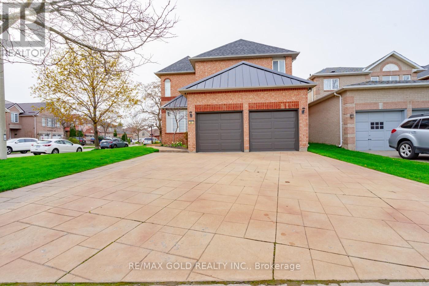 51 Pebblestone Circle, Brampton (Brampton West), Ontario  L6X 4N2 - Photo 2 - W12209619