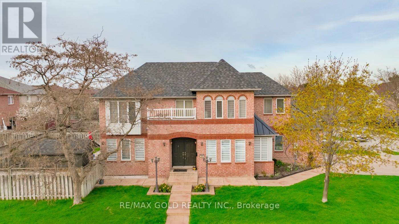 51 Pebblestone Circle, Brampton (Brampton West), Ontario  L6X 4N2 - Photo 4 - W12209619