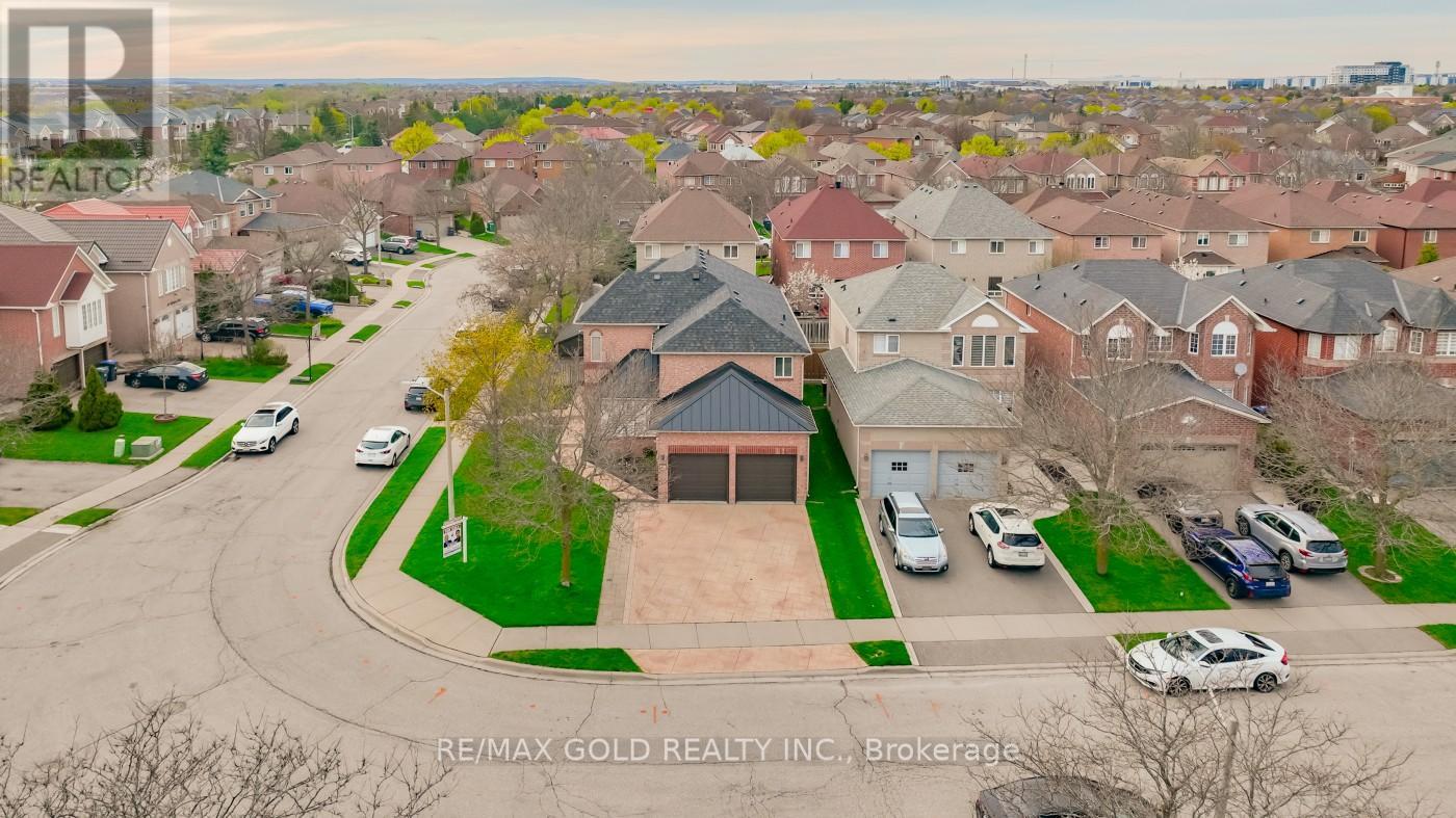 51 Pebblestone Circle, Brampton (Brampton West), Ontario  L6X 4N2 - Photo 44 - W12209619