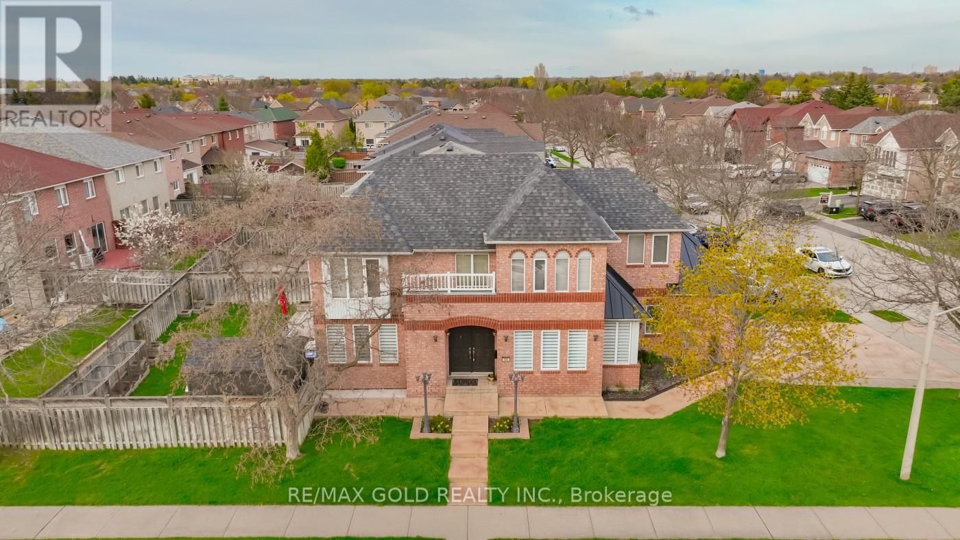 51 Pebblestone Circle, Brampton (Brampton West), Ontario  L6X 4N2 - Photo 45 - W12209619