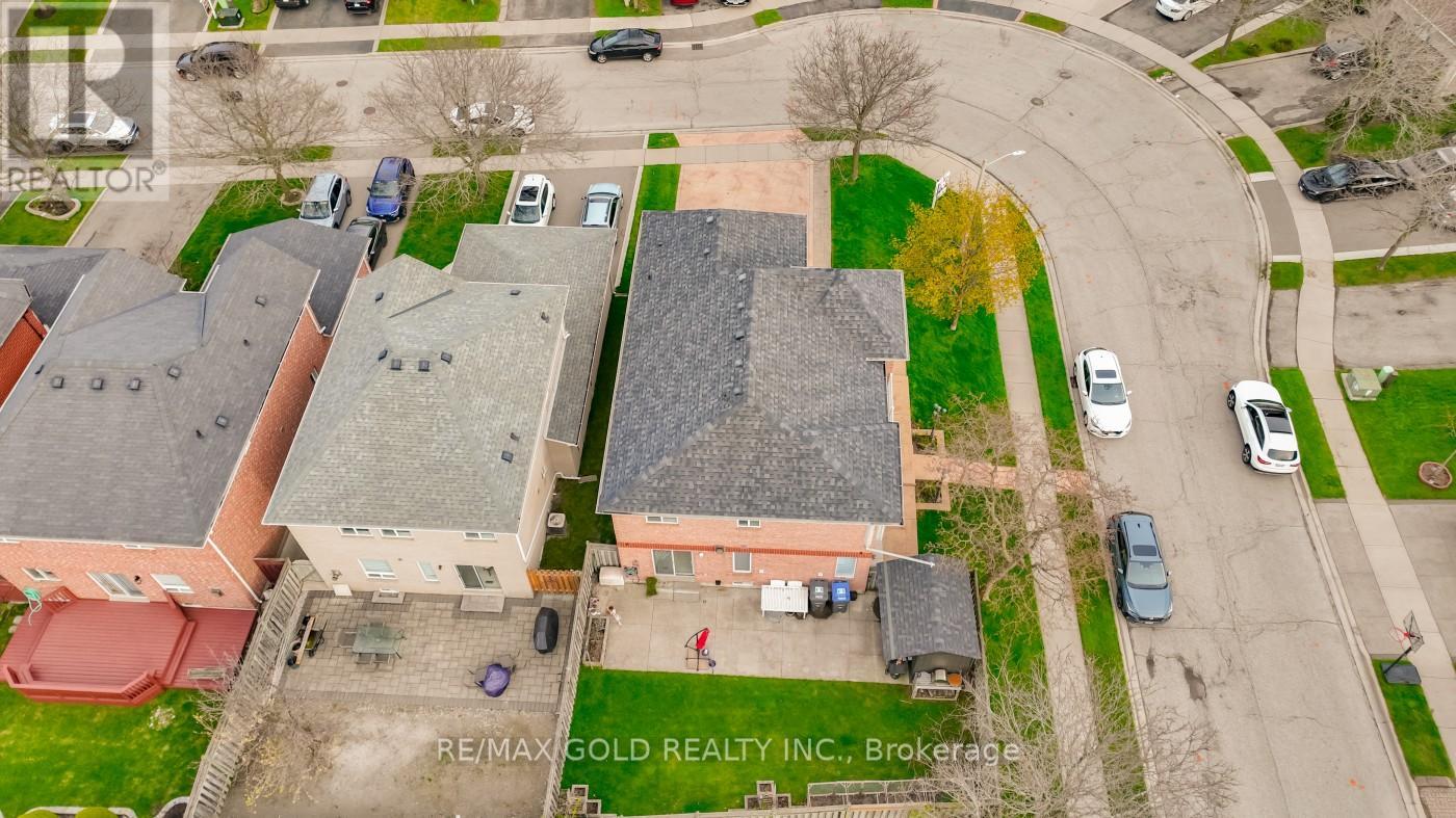 51 Pebblestone Circle, Brampton (Brampton West), Ontario  L6X 4N2 - Photo 46 - W12209619