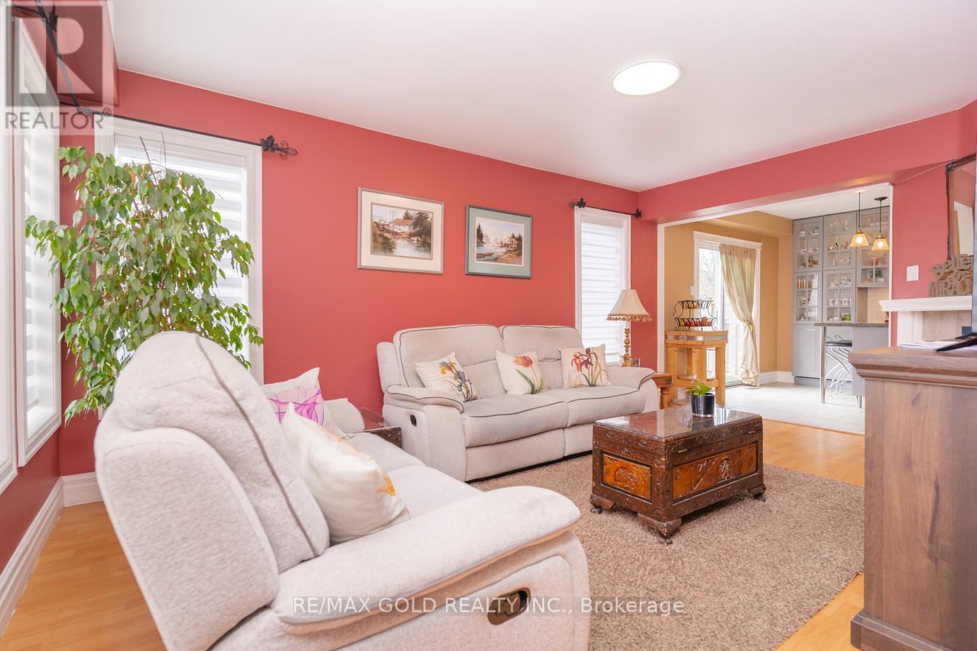 51 Pebblestone Circle, Brampton (Brampton West), Ontario  L6X 4N2 - Photo 7 - W12209619