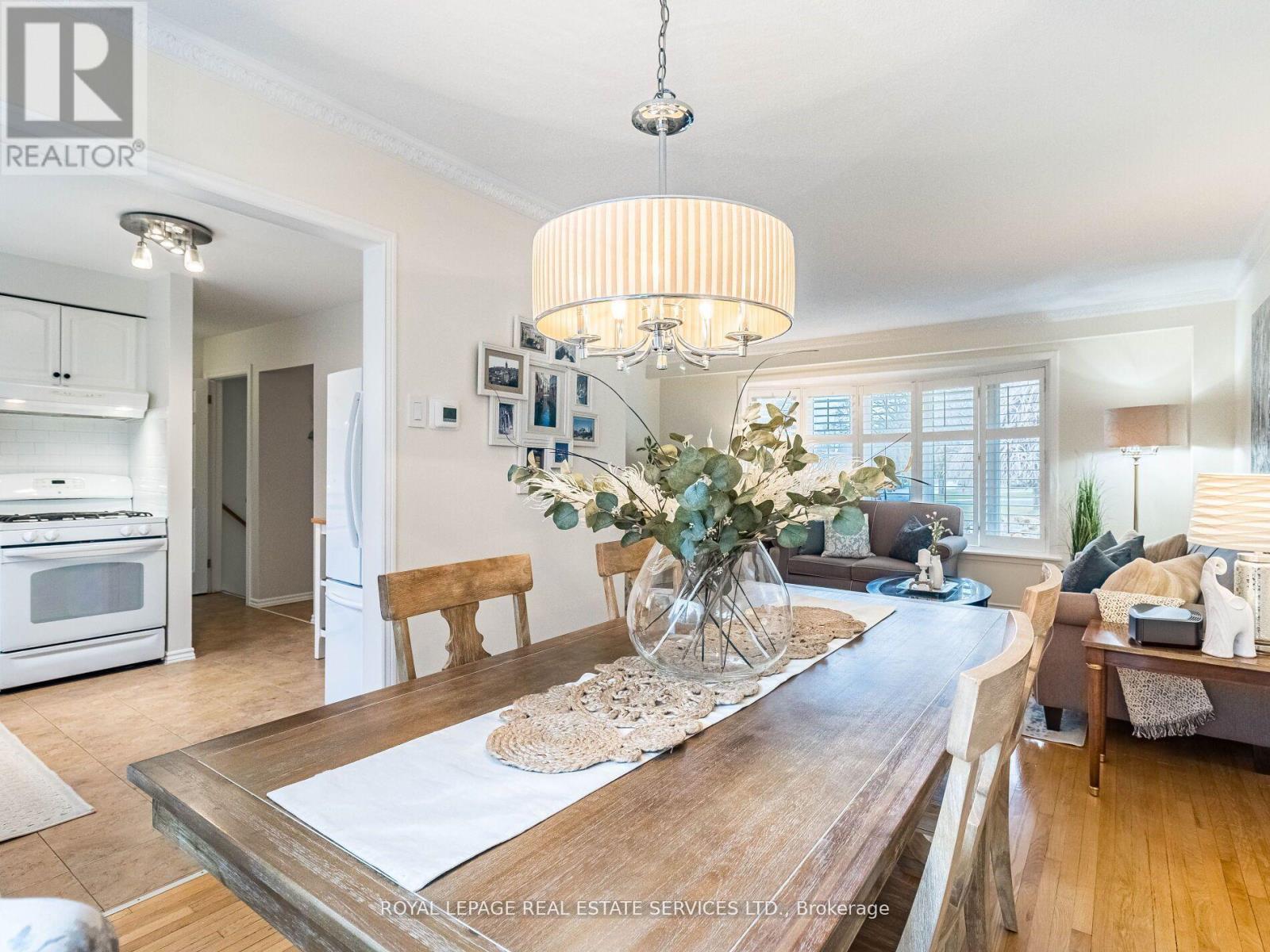 47 Trotters Lane, Brampton (Brampton South), Ontario  L6Y 1B5 - Photo 12 - W12209638