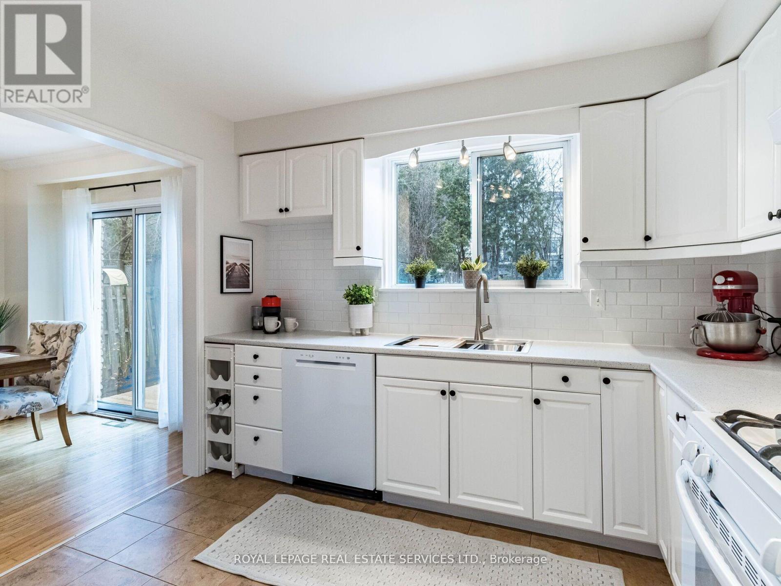 47 Trotters Lane, Brampton (Brampton South), Ontario  L6Y 1B5 - Photo 15 - W12209638